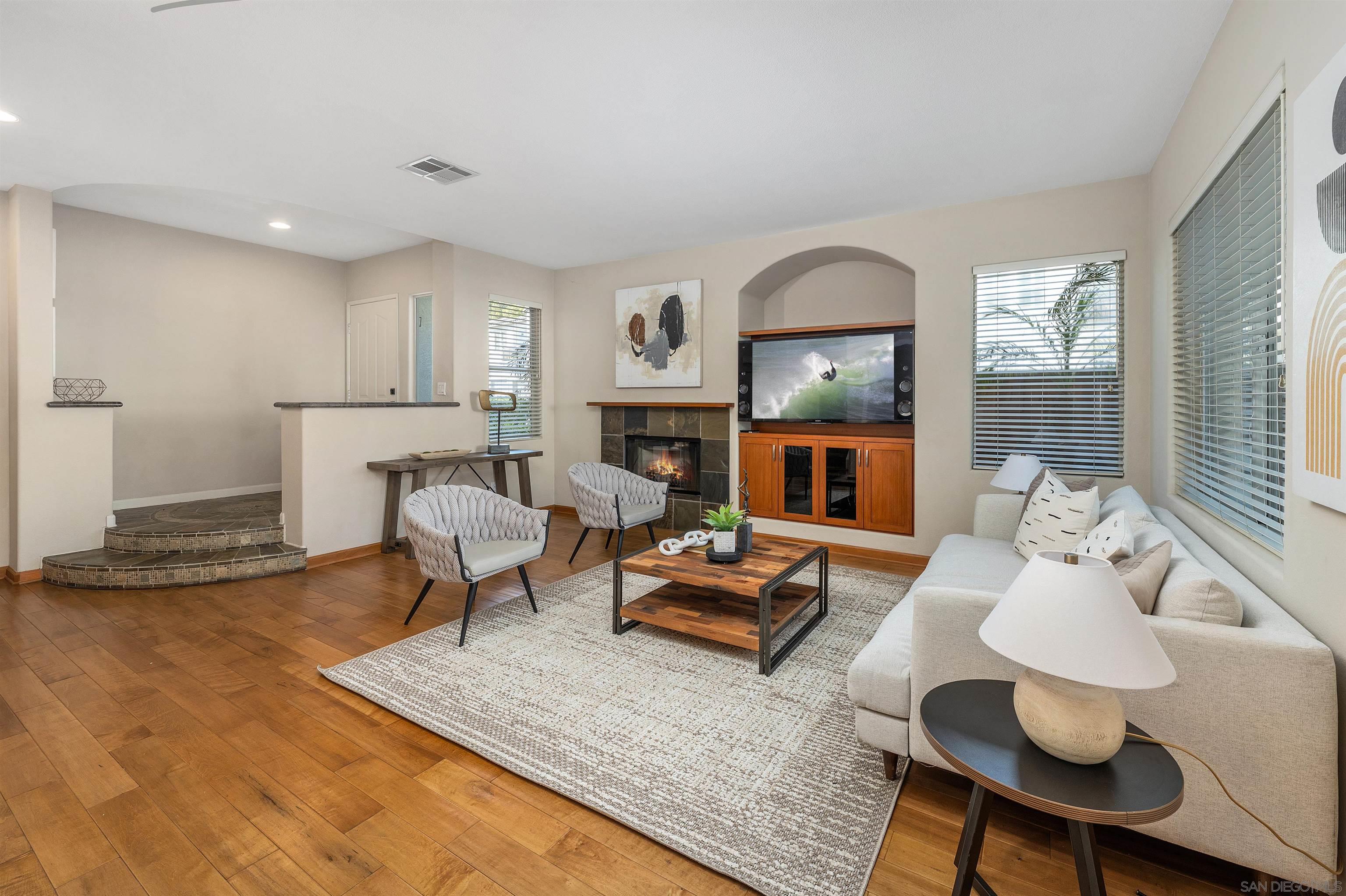 Detail Gallery Image 5 of 34 For 3769  Carmel View Rd  #2,  San Diego,  CA 92130 - 3 Beds | 2/1 Baths