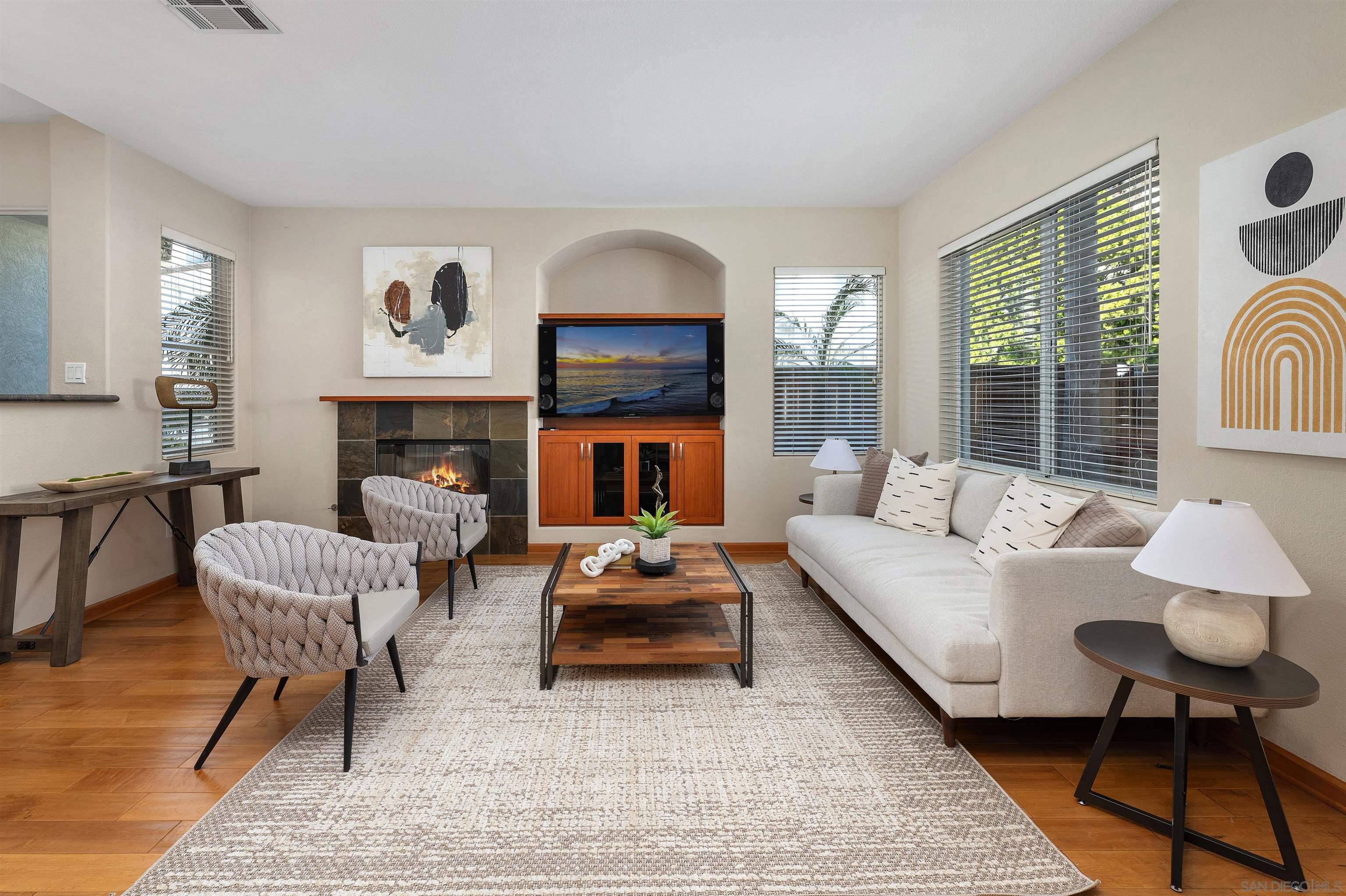 Detail Gallery Image 6 of 34 For 3769  Carmel View Rd  #2,  San Diego,  CA 92130 - 3 Beds | 2/1 Baths