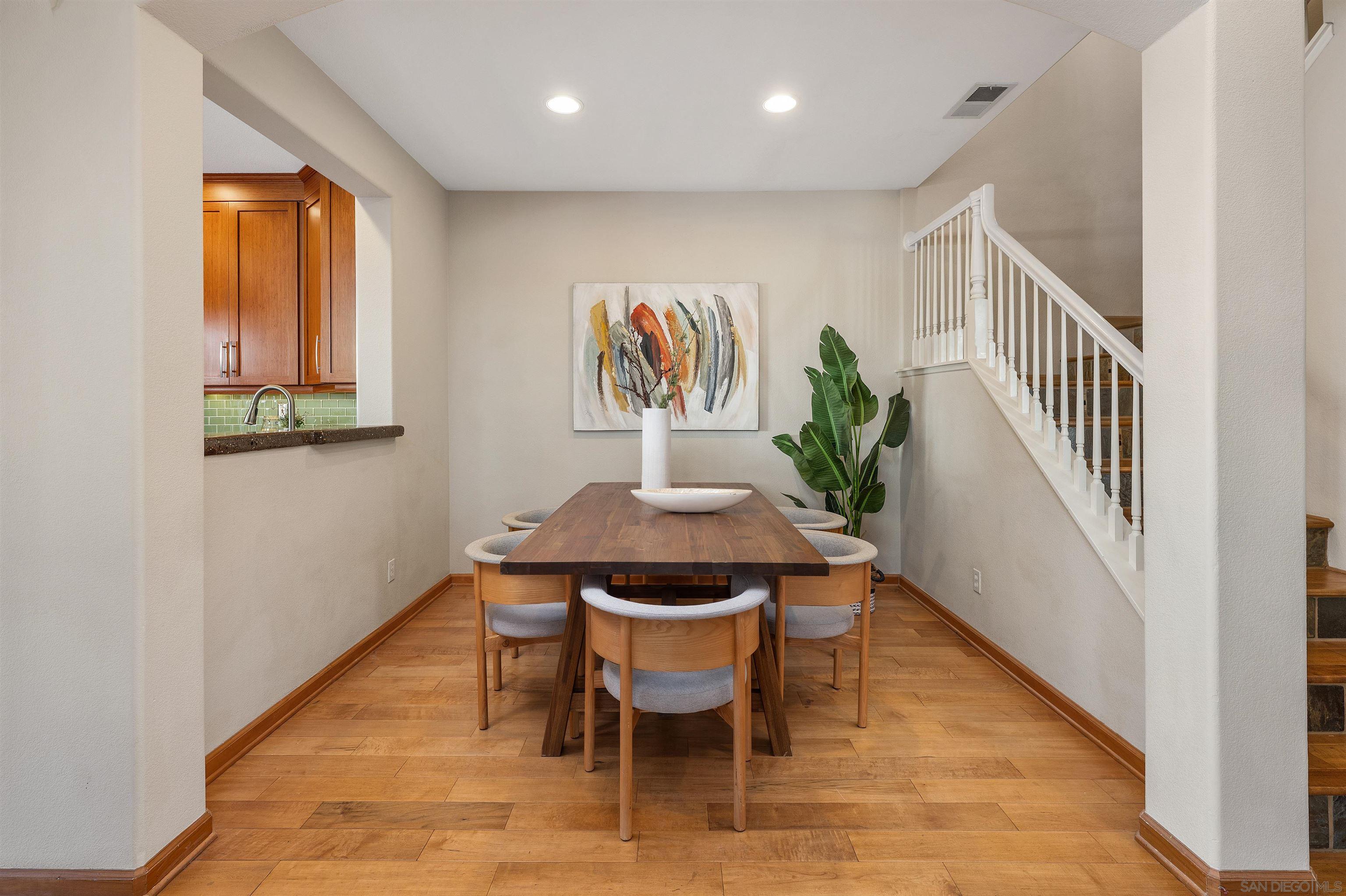 Detail Gallery Image 9 of 34 For 3769  Carmel View Rd  #2,  San Diego,  CA 92130 - 3 Beds | 2/1 Baths