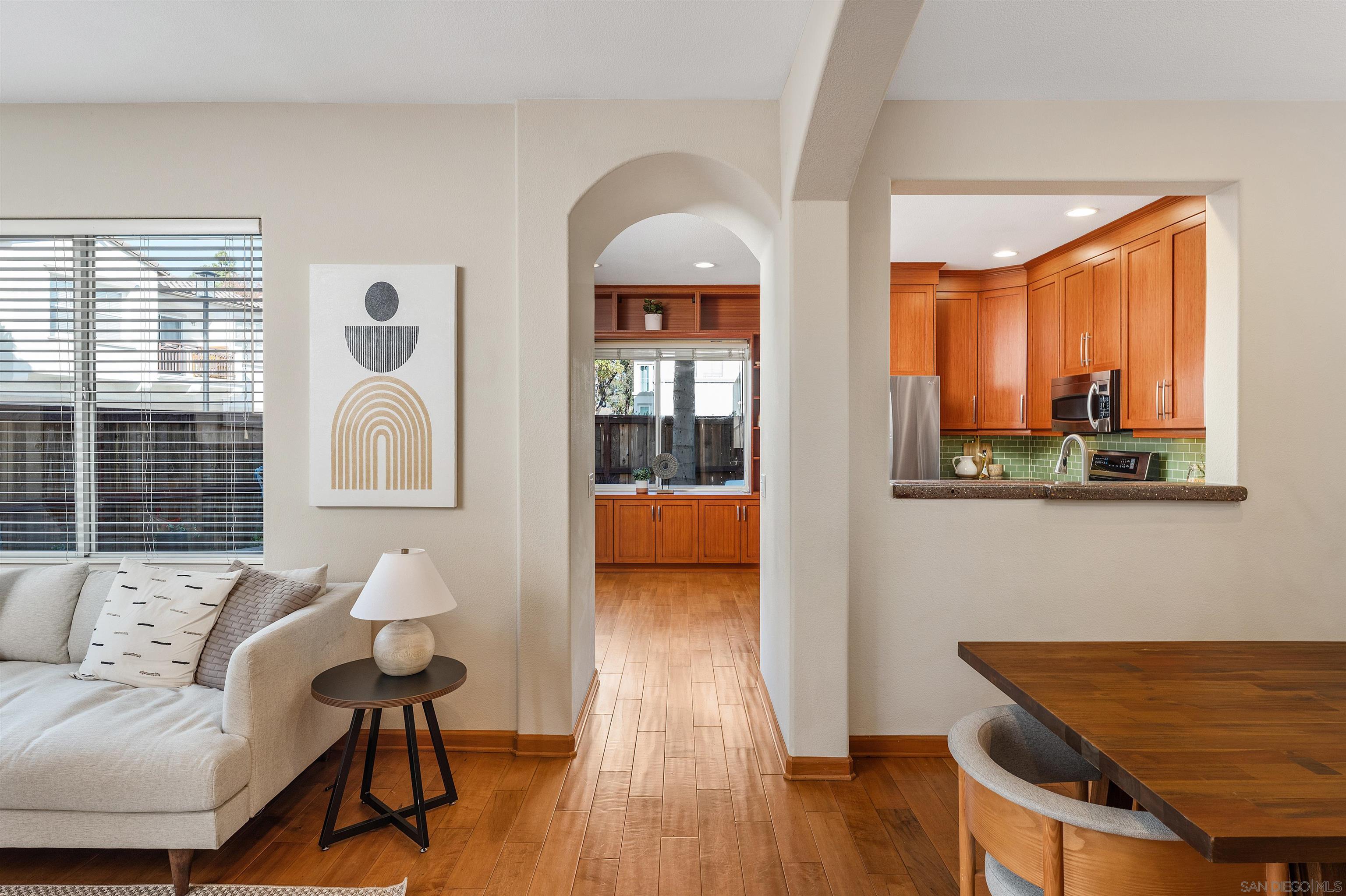 Detail Gallery Image 10 of 34 For 3769  Carmel View Rd  #2,  San Diego,  CA 92130 - 3 Beds | 2/1 Baths