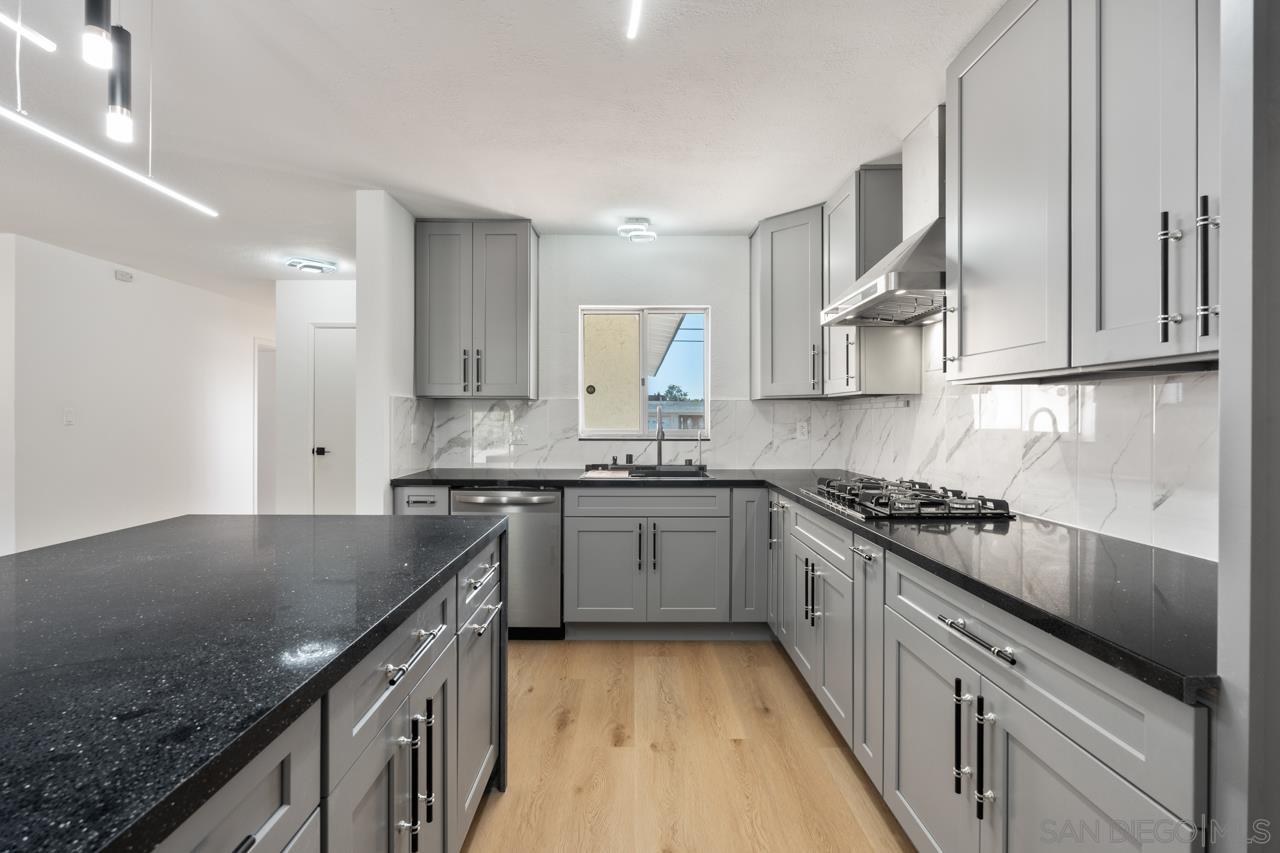 Front Image Thumbnail for SD260007243