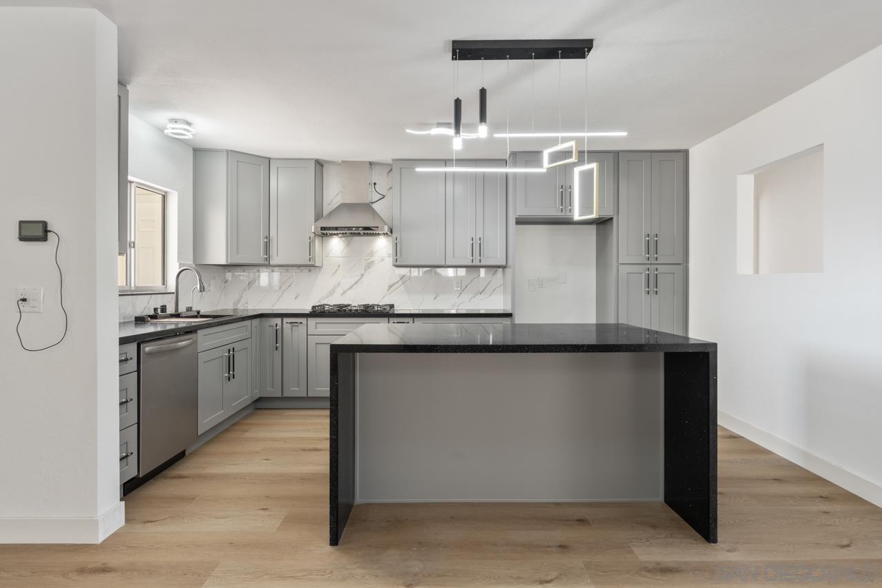 Detail Gallery Image 11 of 48 For 8868  Gowdy Ave, San Diego,  CA 92123 - 5 Beds | 4 Baths