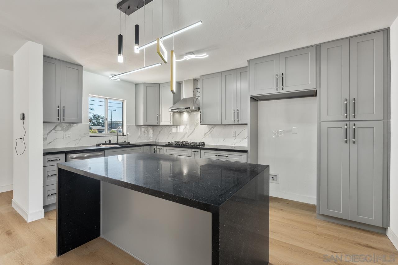 Detail Gallery Image 12 of 48 For 8868  Gowdy Ave, San Diego,  CA 92123 - 5 Beds | 4 Baths