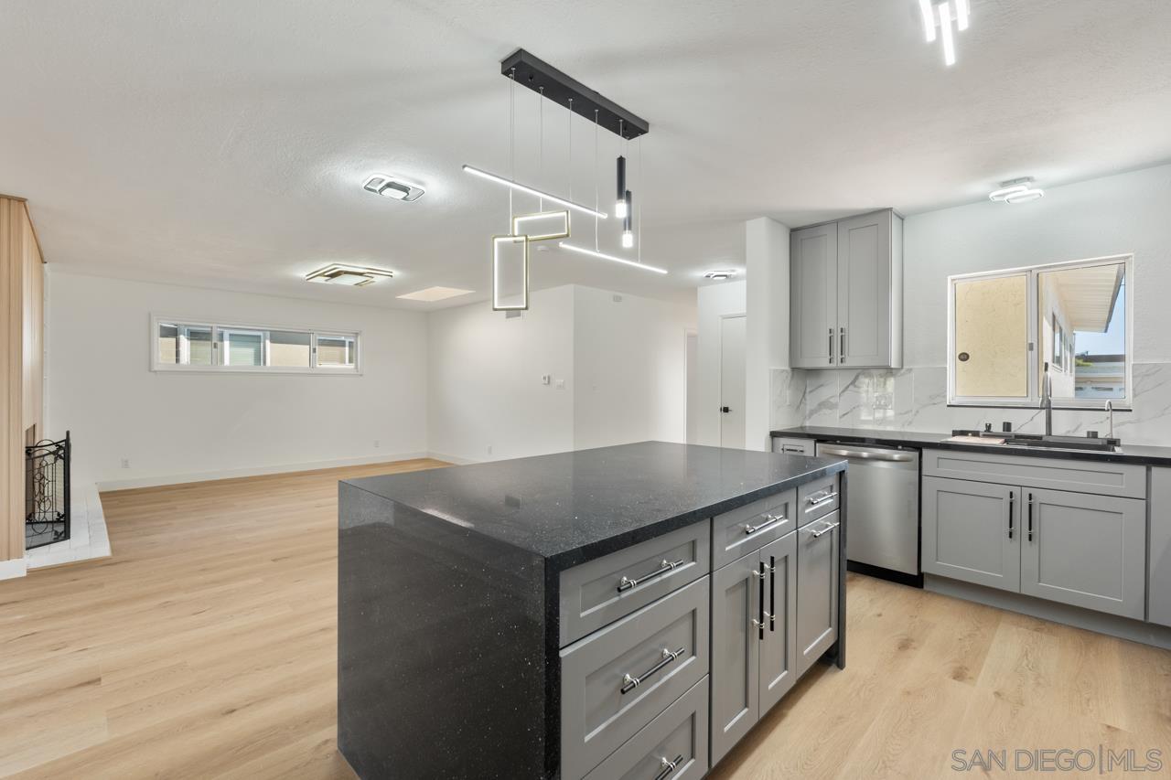 Detail Gallery Image 13 of 48 For 8868  Gowdy Ave, San Diego,  CA 92123 - 5 Beds | 4 Baths