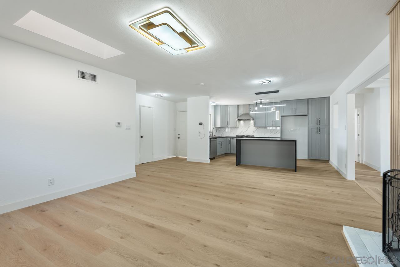 Detail Gallery Image 8 of 48 For 8868  Gowdy Ave, San Diego,  CA 92123 - 5 Beds | 4 Baths