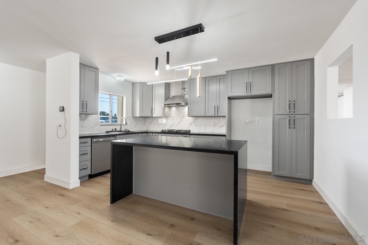 Detail Gallery Image 10 of 48 For 8868  Gowdy Ave, San Diego,  CA 92123 - 5 Beds | 4 Baths