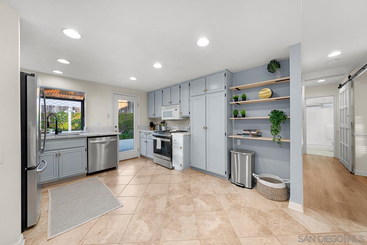 Detail Gallery Image 15 of 51 For 1018  Bridle Path Way, Oceanside,  CA 92057 - 3 Beds | 2 Baths