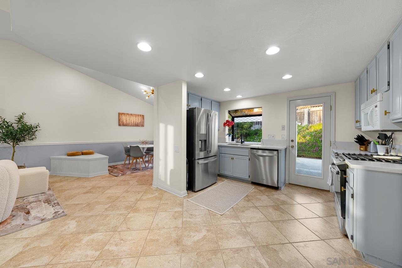 Detail Gallery Image 17 of 51 For 1018  Bridle Path Way, Oceanside,  CA 92057 - 3 Beds | 2 Baths