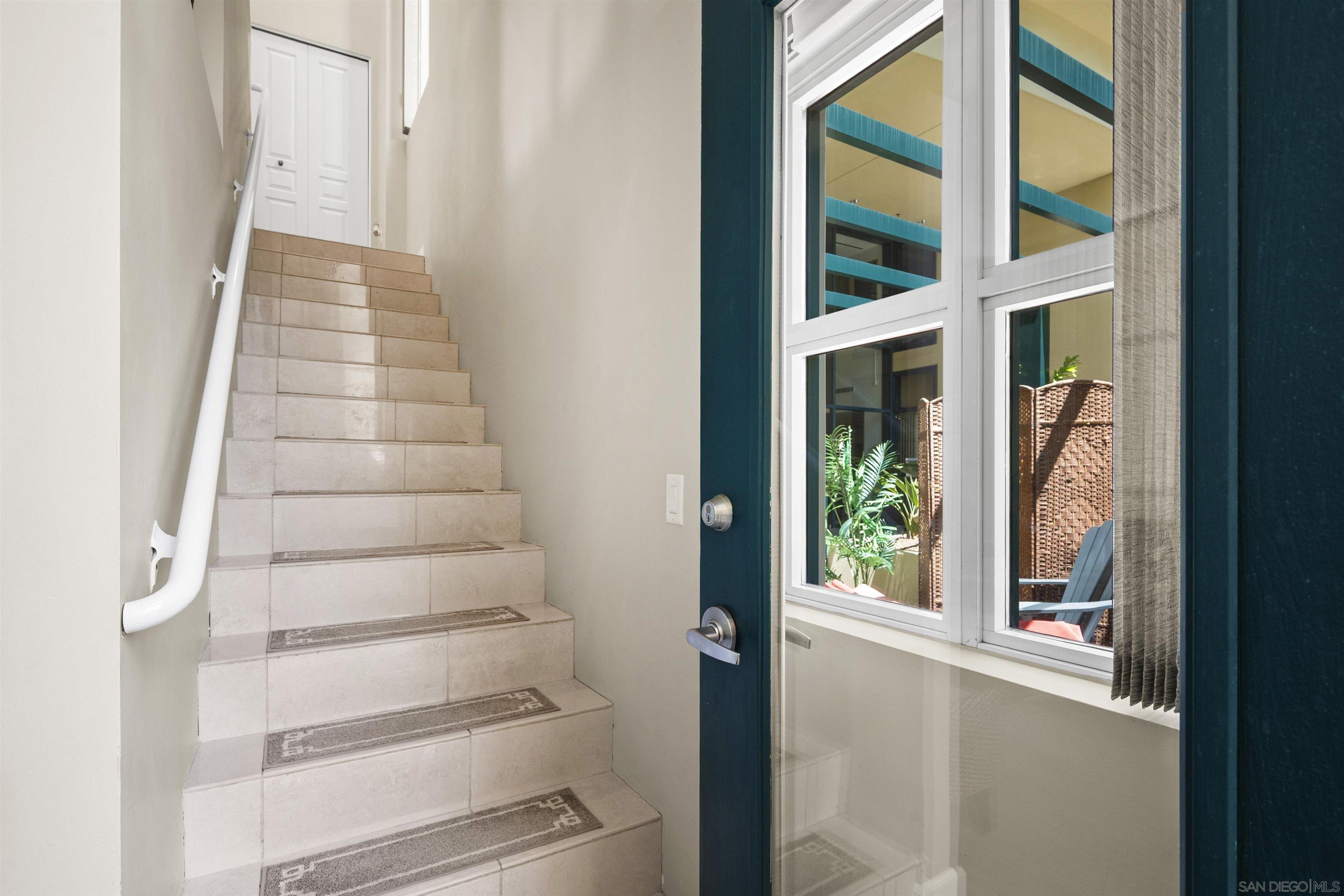 Detail Gallery Image 2 of 47 For 531  Front St, San Diego,  CA 92101 - 2 Beds | 2/1 Baths