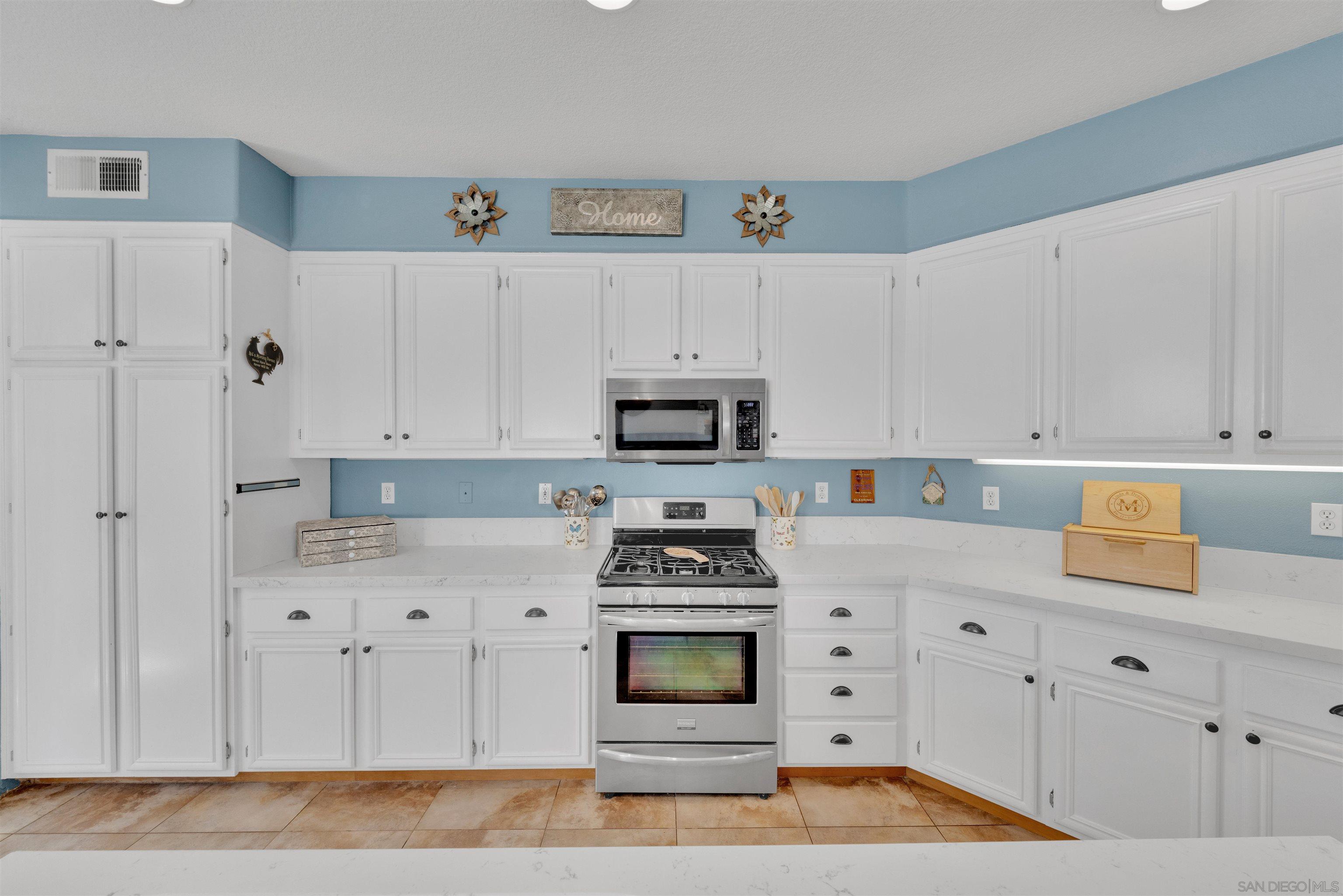 Detail Gallery Image 18 of 56 For 2221  Orange Grove Pl., Escondido,  CA 92027 - 4 Beds | 2 Baths