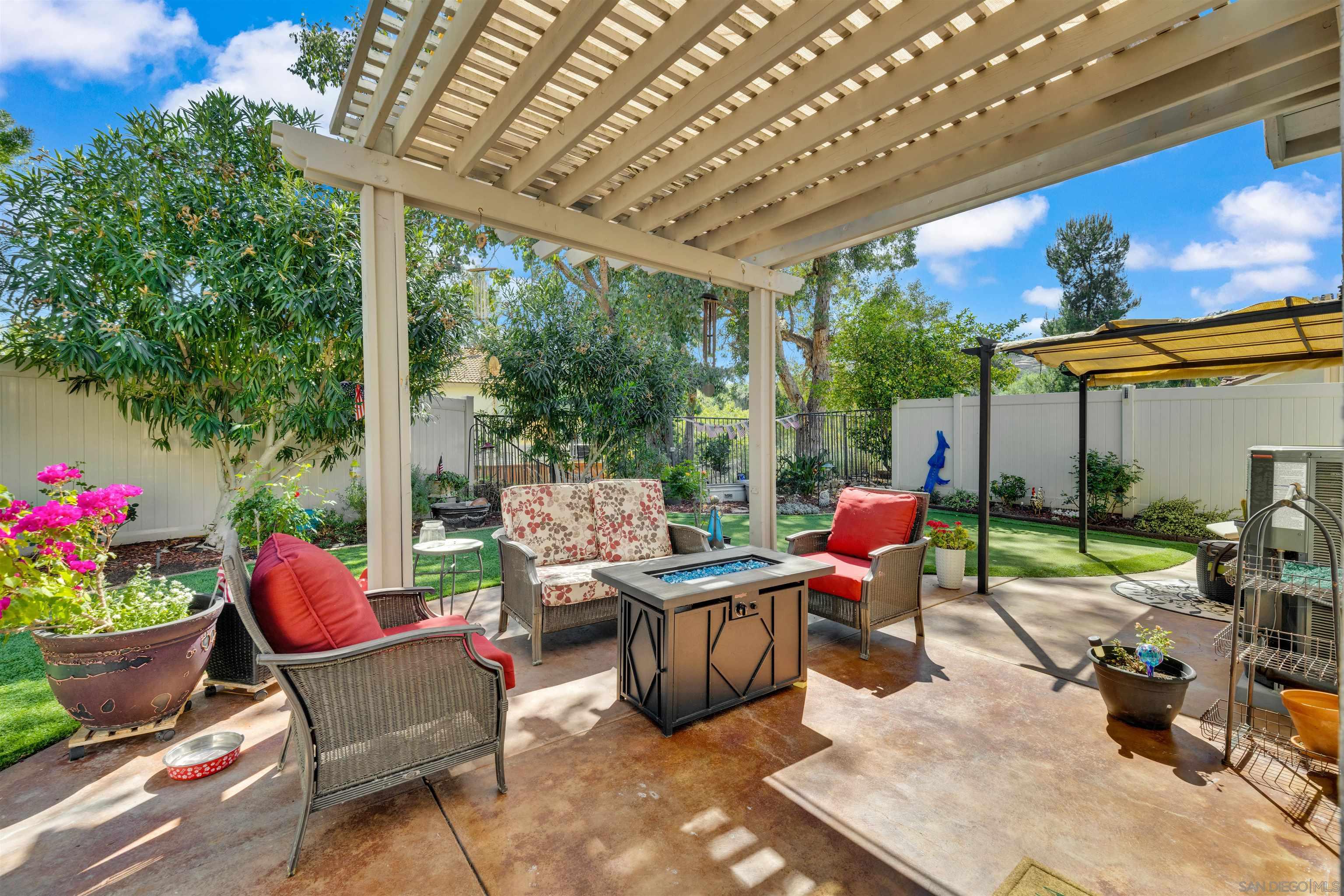 Detail Gallery Image 5 of 56 For 2221  Orange Grove Pl., Escondido,  CA 92027 - 4 Beds | 2 Baths