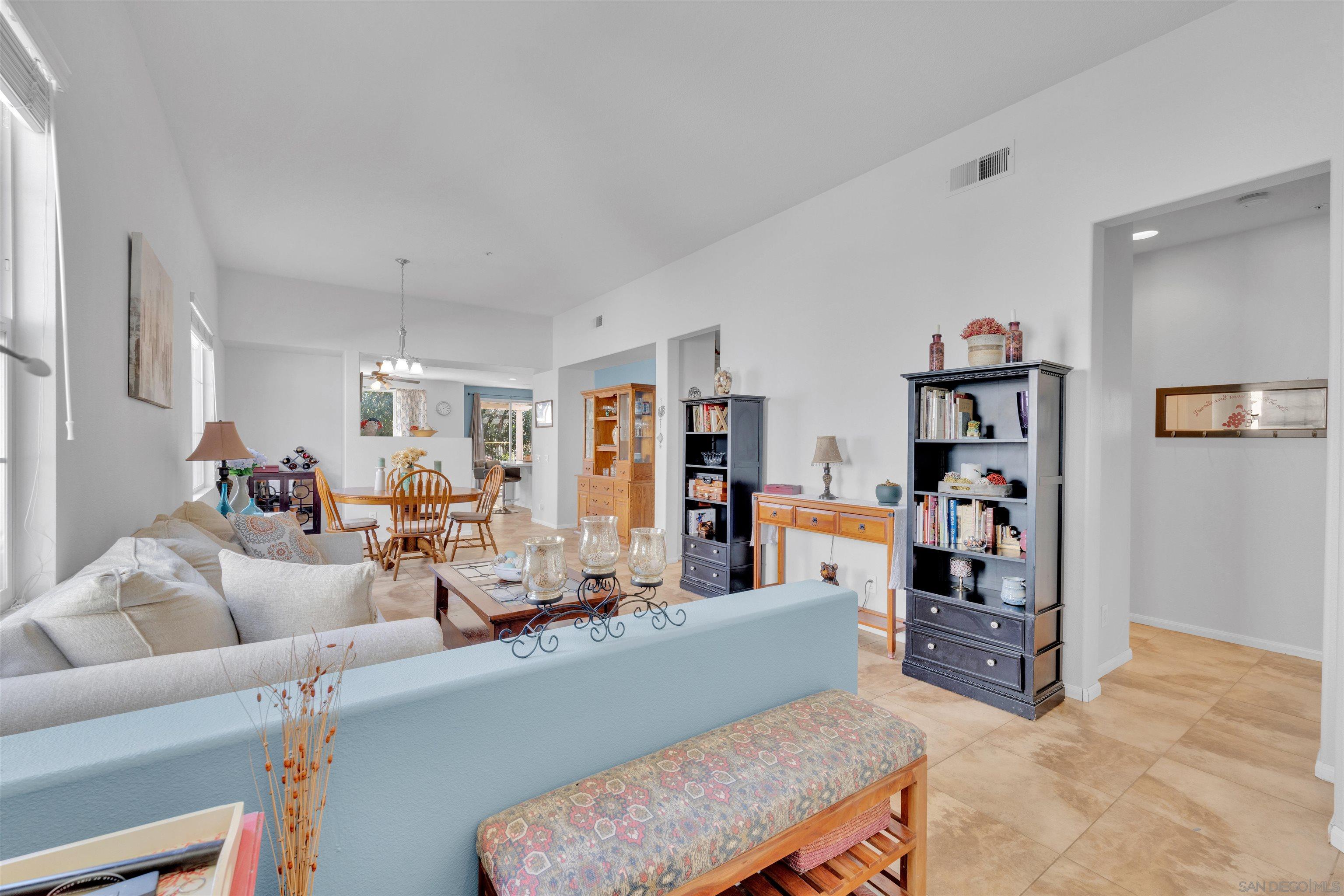 Detail Gallery Image 8 of 56 For 2221  Orange Grove Pl., Escondido,  CA 92027 - 4 Beds | 2 Baths