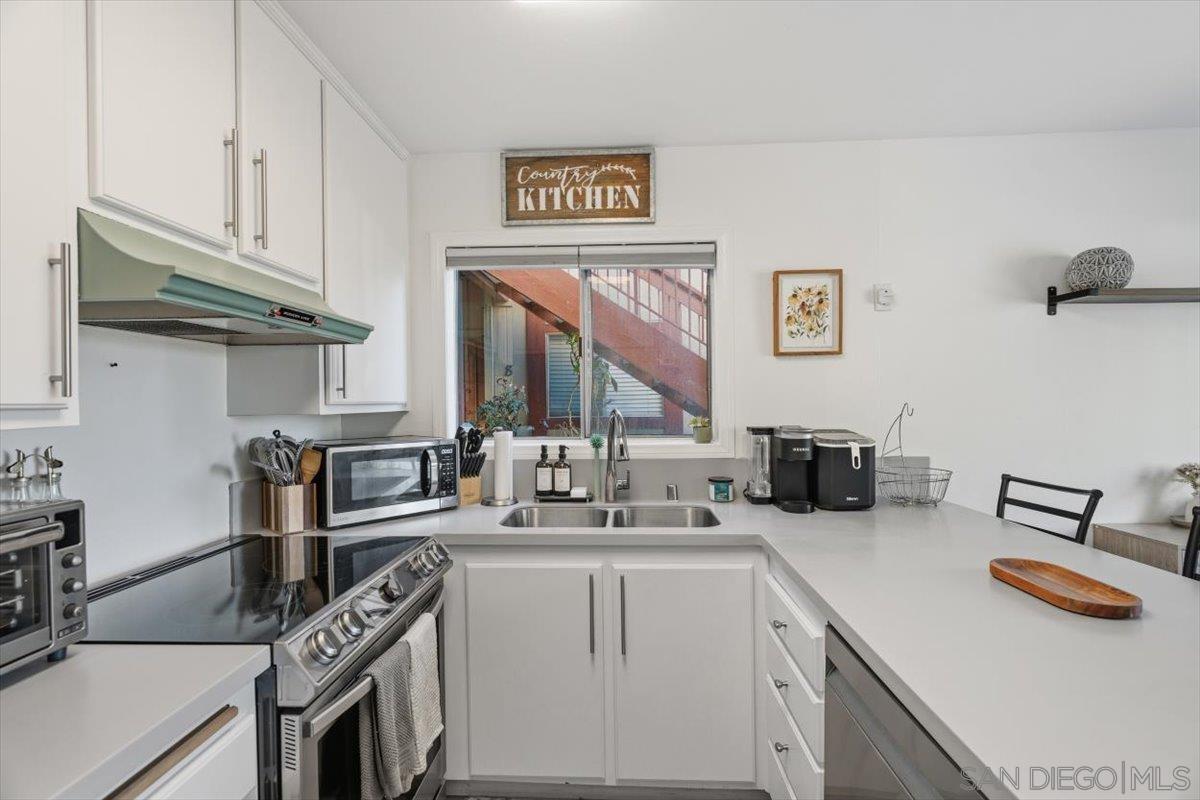 Detail Gallery Image 2 of 31 For 5553  Adobe Falls Road  #1,  San Diego,  CA 92120 - 2 Beds | 1/1 Baths