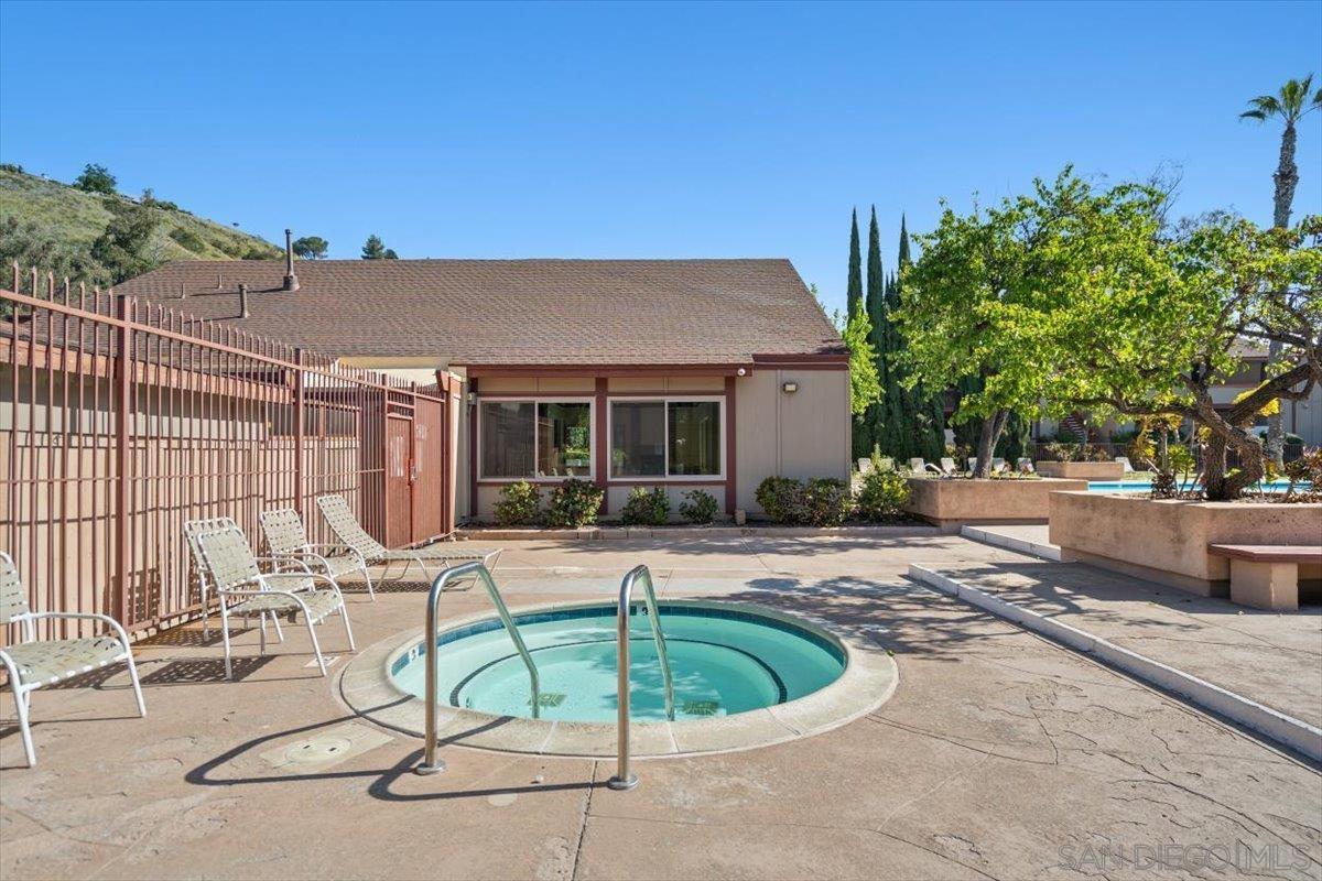 Detail Gallery Image 25 of 31 For 5553  Adobe Falls Road  #1,  San Diego,  CA 92120 - 2 Beds | 1/1 Baths