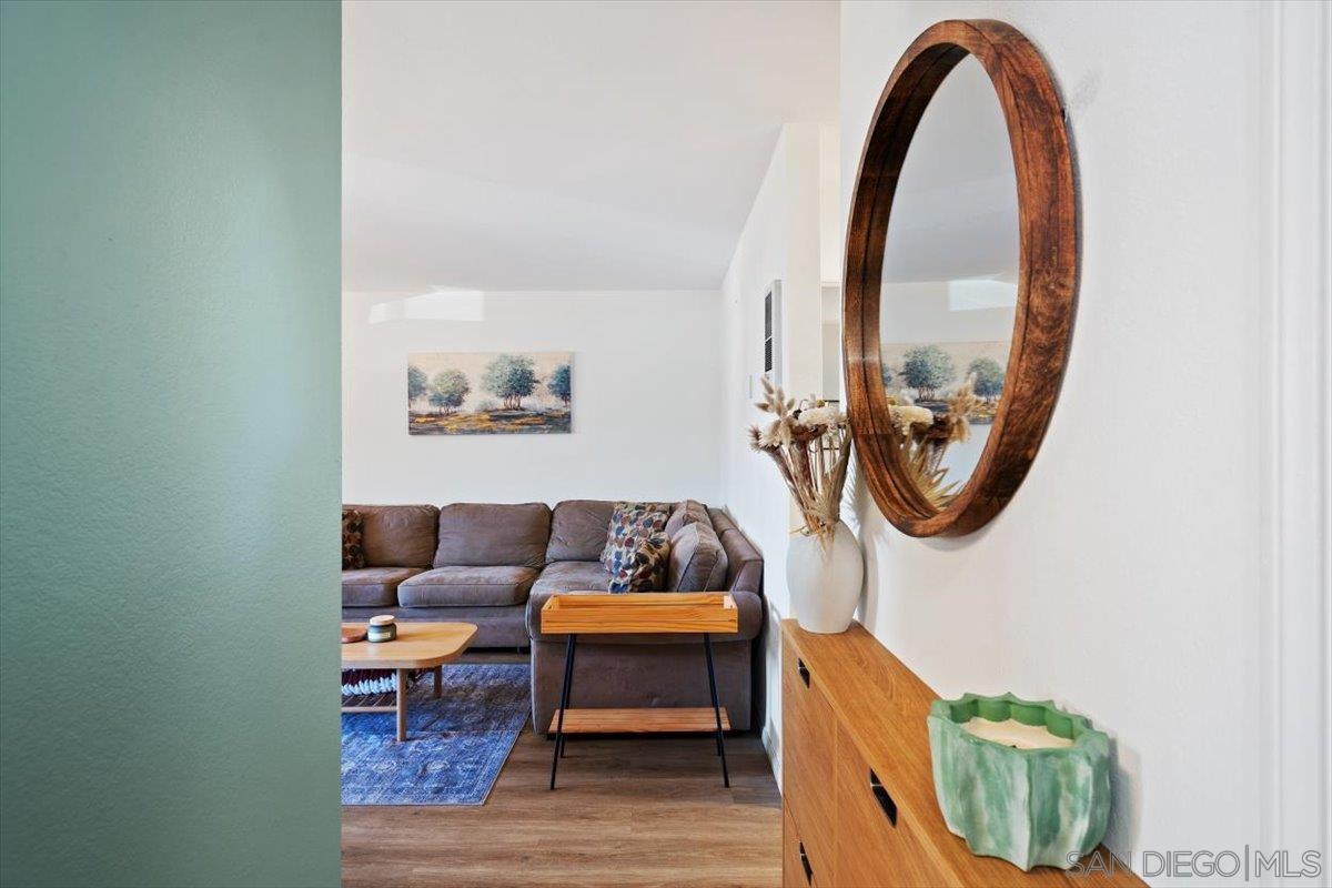 Detail Gallery Image 4 of 31 For 5553  Adobe Falls Road  #1,  San Diego,  CA 92120 - 2 Beds | 1/1 Baths