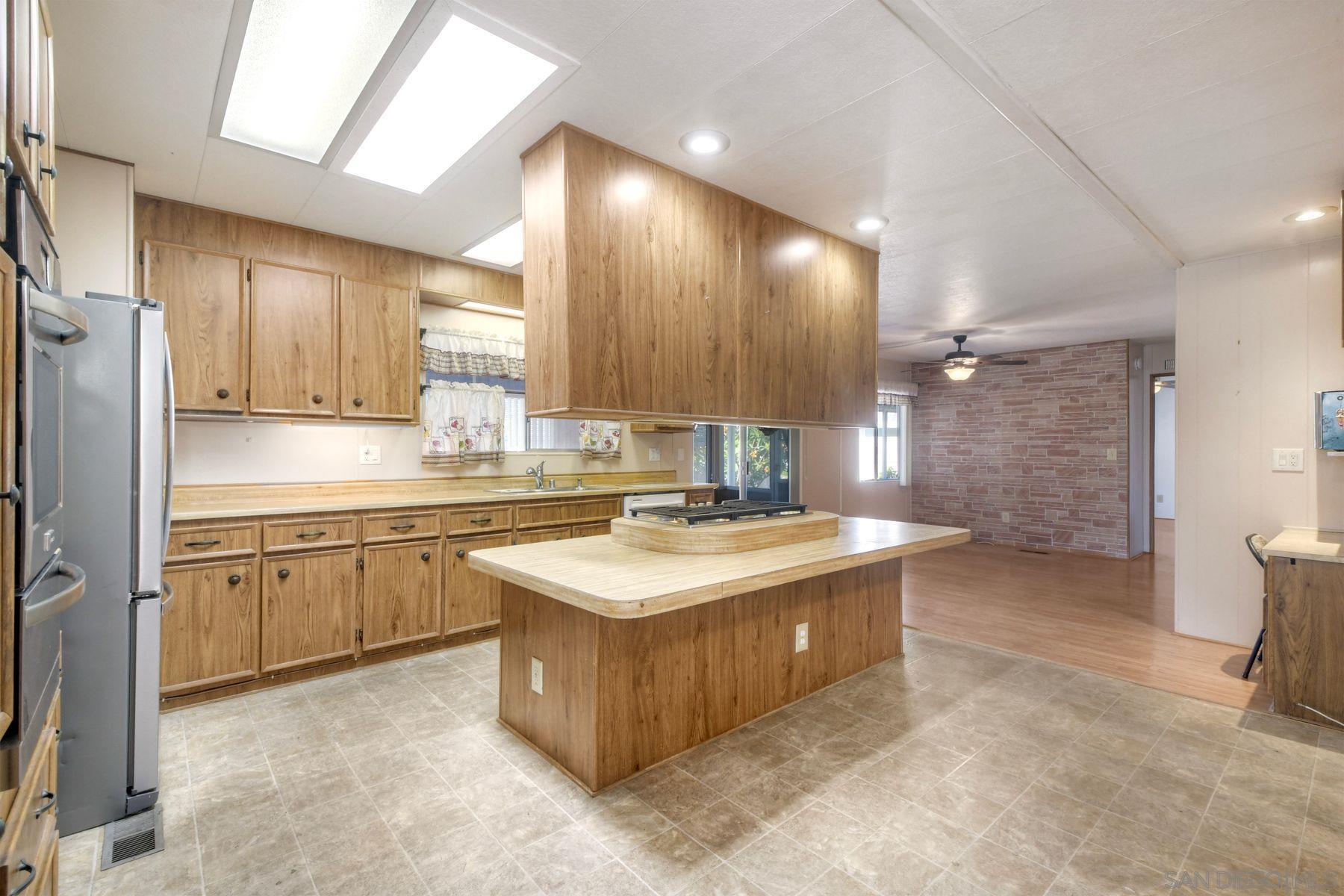 Detail Gallery Image 7 of 39 For 276 N El Camino Real  #44,  Oceanside,  CA 92058 - 2 Beds | 2 Baths