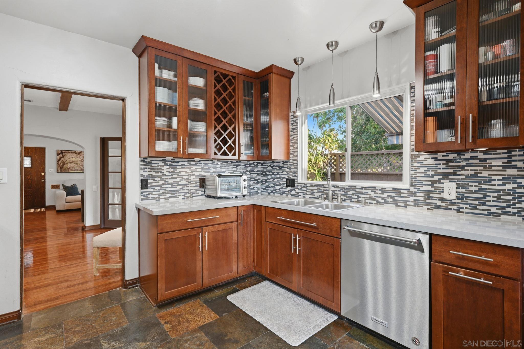 Detail Gallery Image 13 of 43 For 4606  Altadena Ave, San Diego,  CA 92115 - 3 Beds | 2 Baths