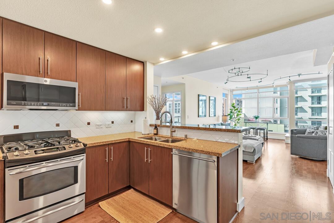 Detail Gallery Image 3 of 25 For 325  7th Ave  #705,  San Diego,  CA 92101 - 2 Beds | 2 Baths