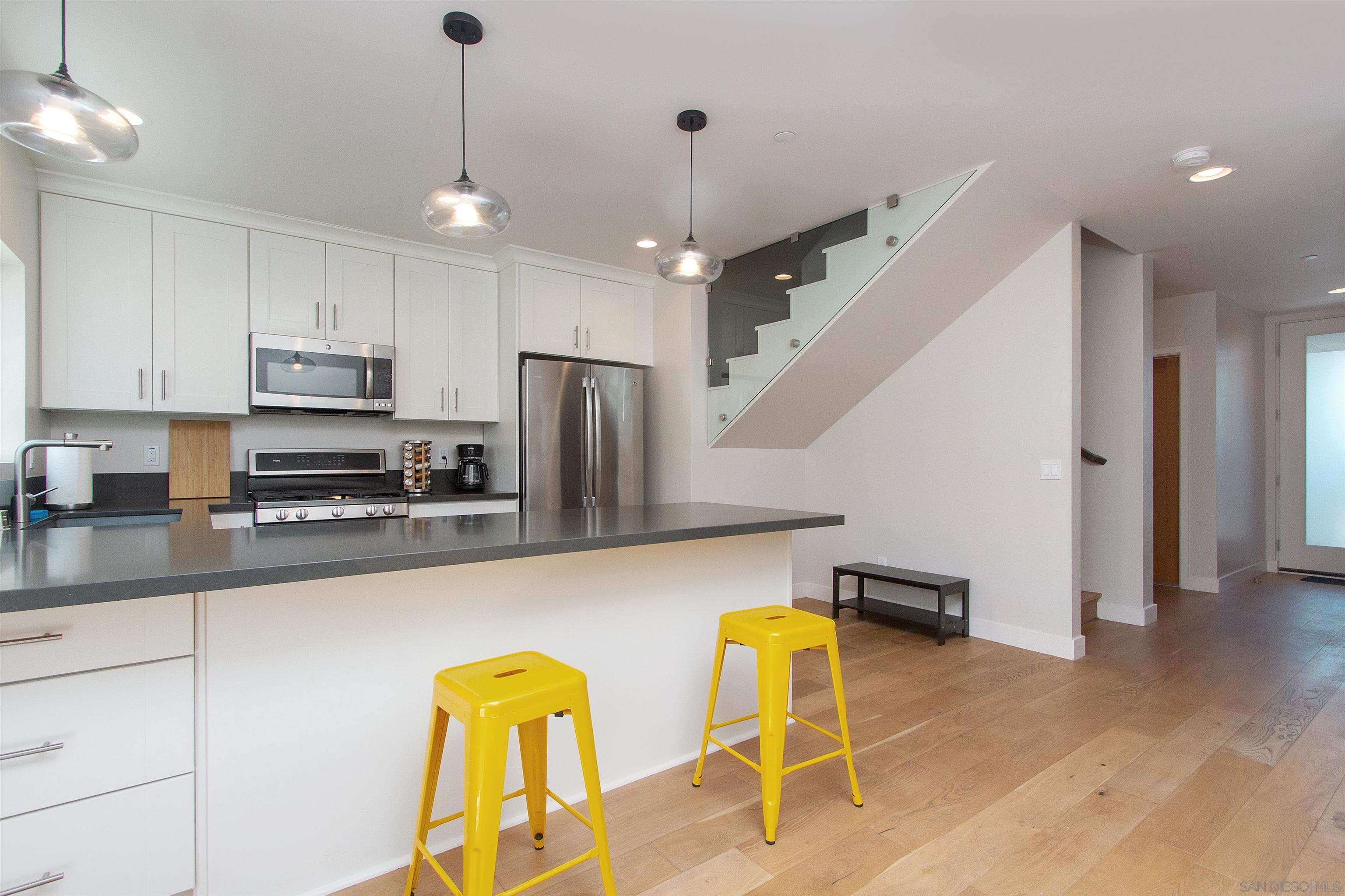 Detail Gallery Image 4 of 22 For 3045  Keats Street, San Diego,  CA 92106 - 3 Beds | 2/1 Baths