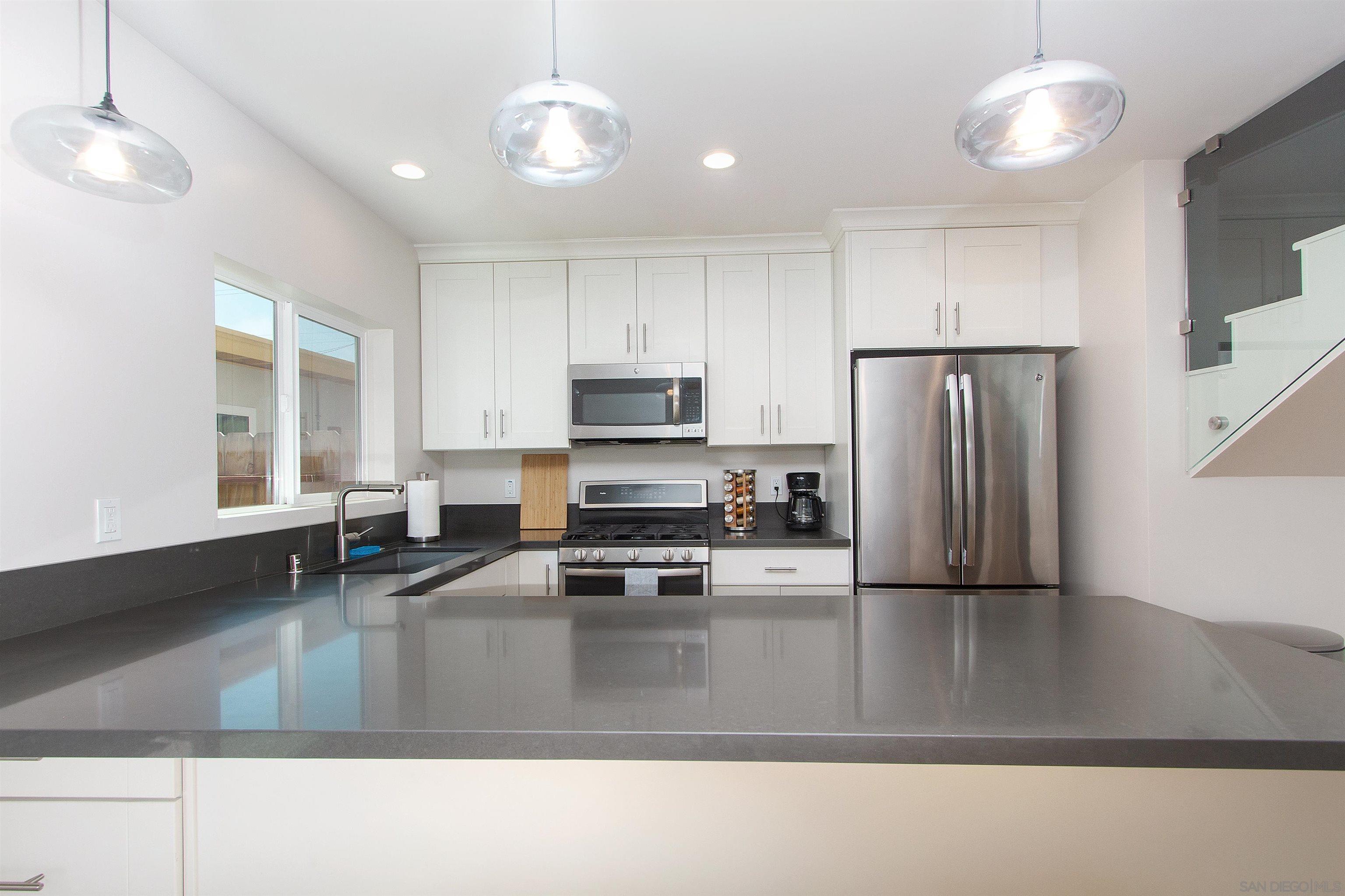 Detail Gallery Image 5 of 22 For 3045  Keats Street, San Diego,  CA 92106 - 3 Beds | 2/1 Baths