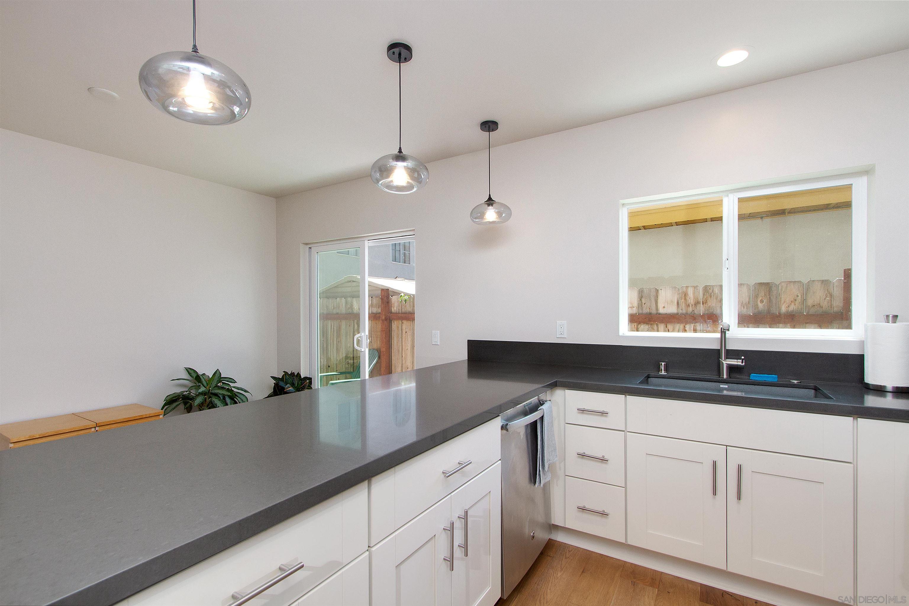Detail Gallery Image 7 of 22 For 3045  Keats Street, San Diego,  CA 92106 - 3 Beds | 2/1 Baths