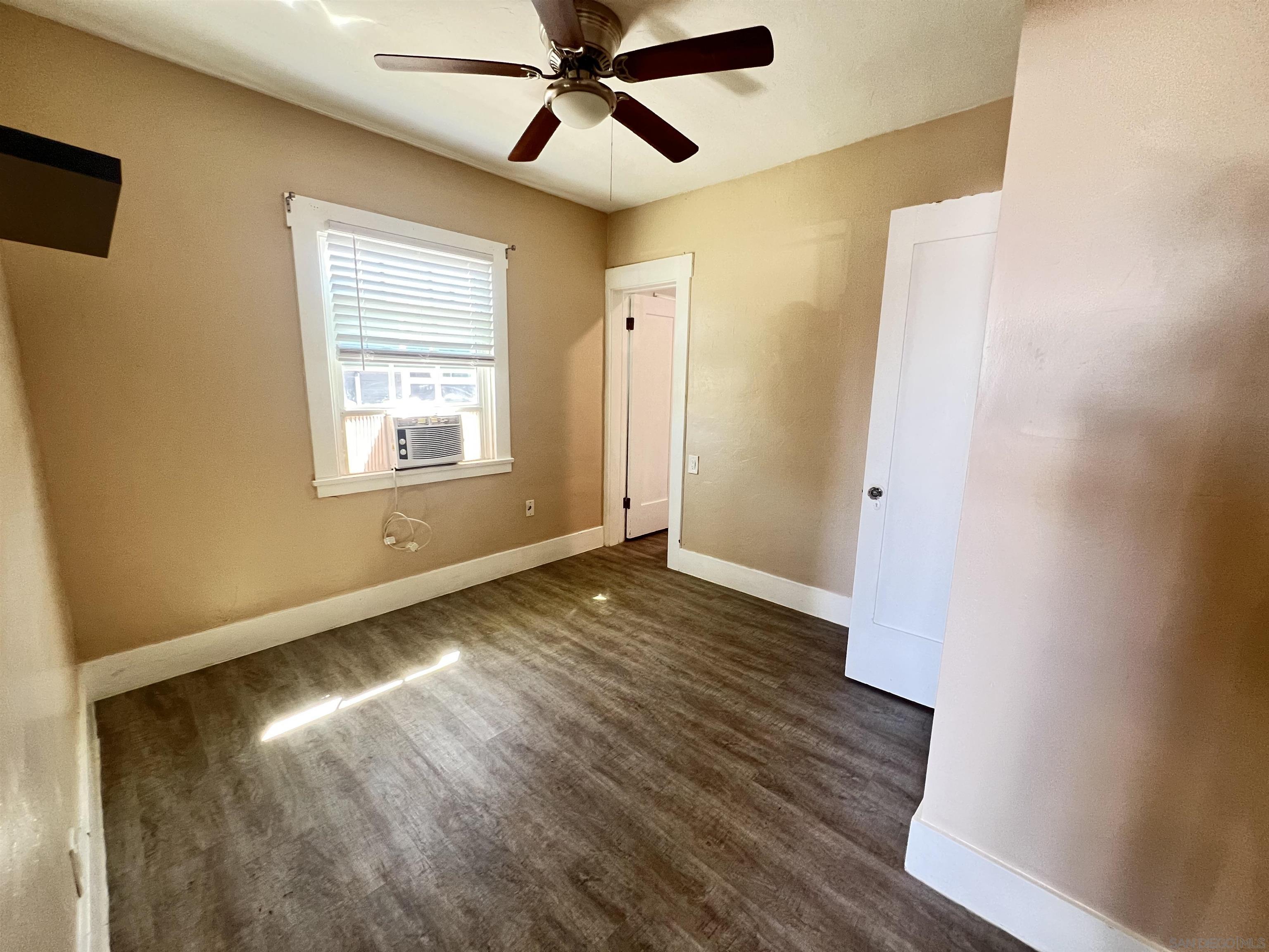 Detail Gallery Image 3 of 7 For 4060  Oakcrest, San Diego,  CA 92105 - 3 Beds | 2 Baths