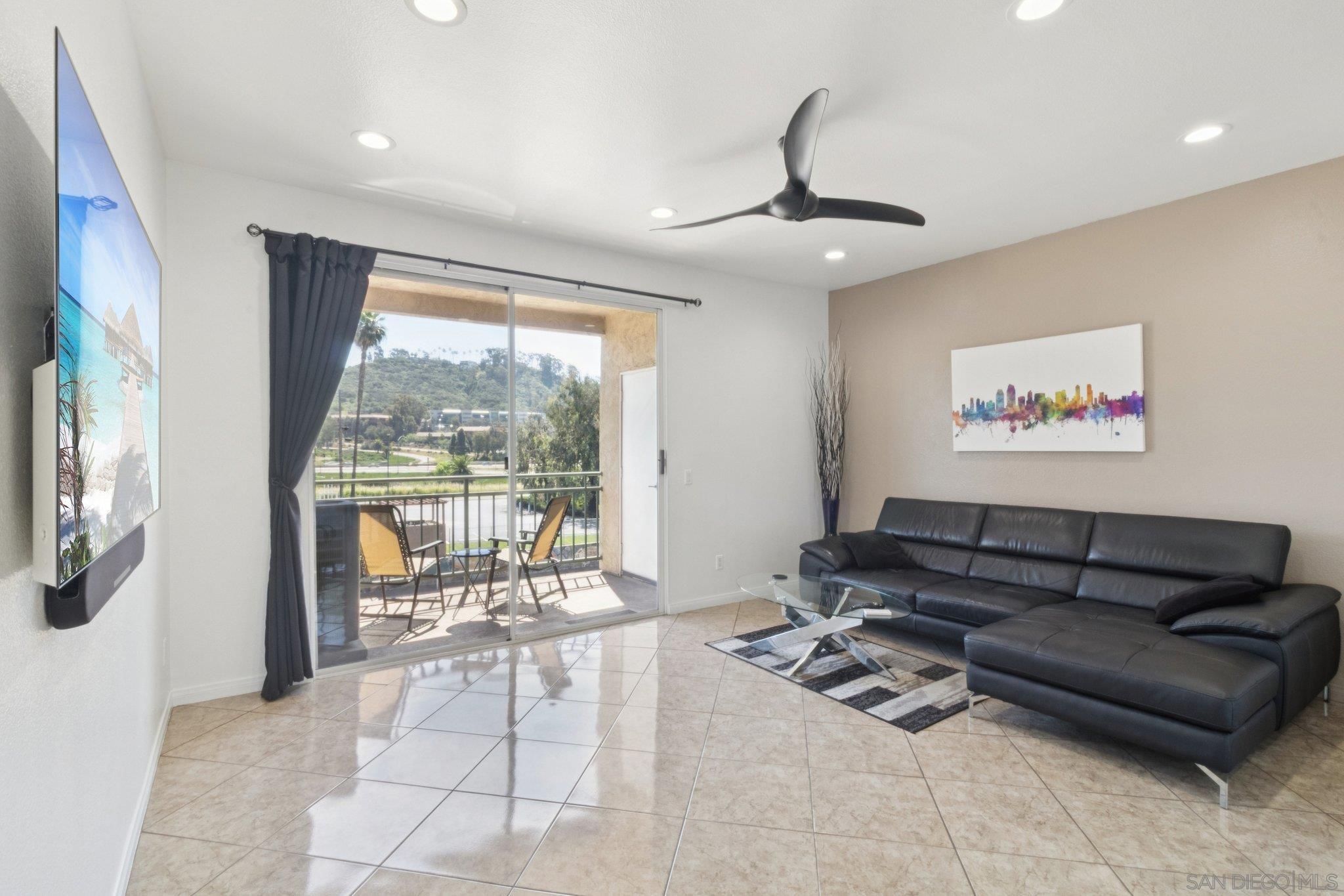 Detail Gallery Image 3 of 19 For 2220  Camino De La Reina  #302,  San Diego,  CA 92108 - 1 Beds | 1 Baths