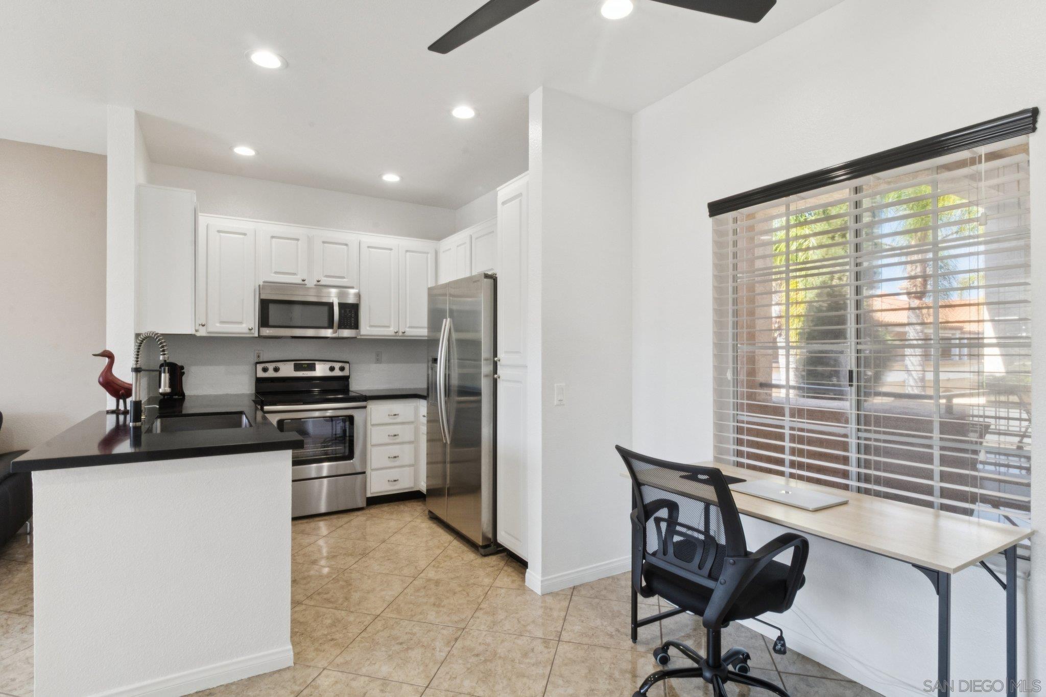 Detail Gallery Image 7 of 19 For 2220  Camino De La Reina  #302,  San Diego,  CA 92108 - 1 Beds | 1 Baths