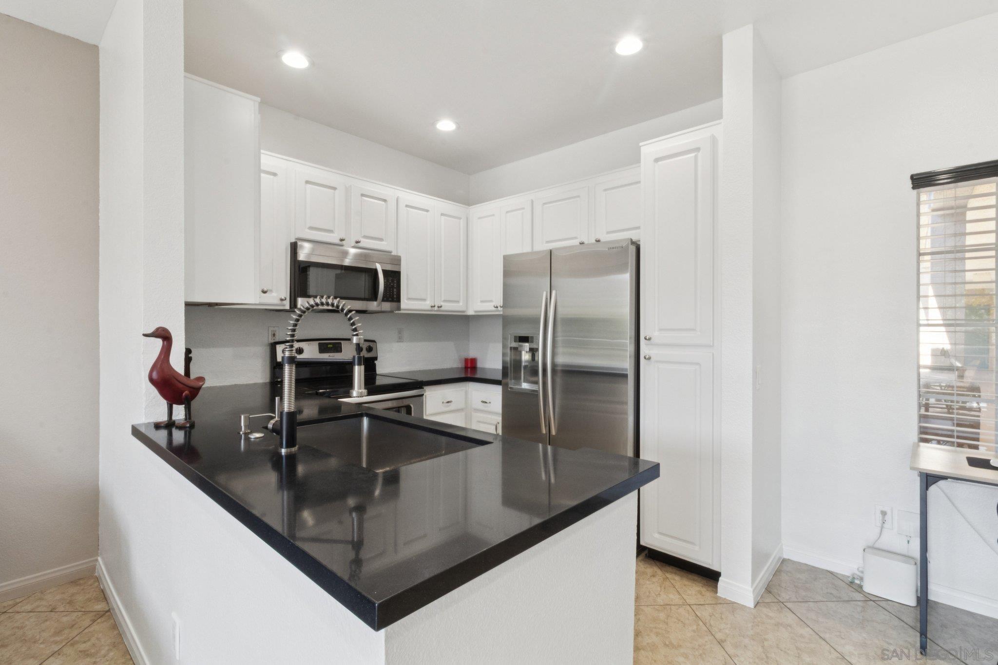 Detail Gallery Image 8 of 19 For 2220  Camino De La Reina  #302,  San Diego,  CA 92108 - 1 Beds | 1 Baths