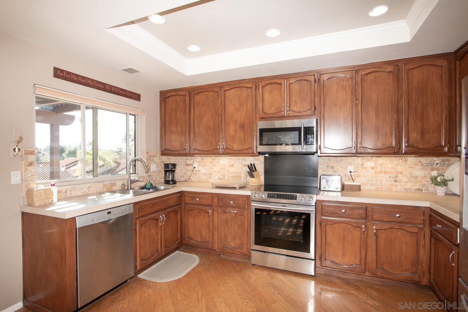 Detail Gallery Image 14 of 46 For 12911  Caminto Dosamantes, San Diego,  CA 92128 - 3 Beds | 2 Baths