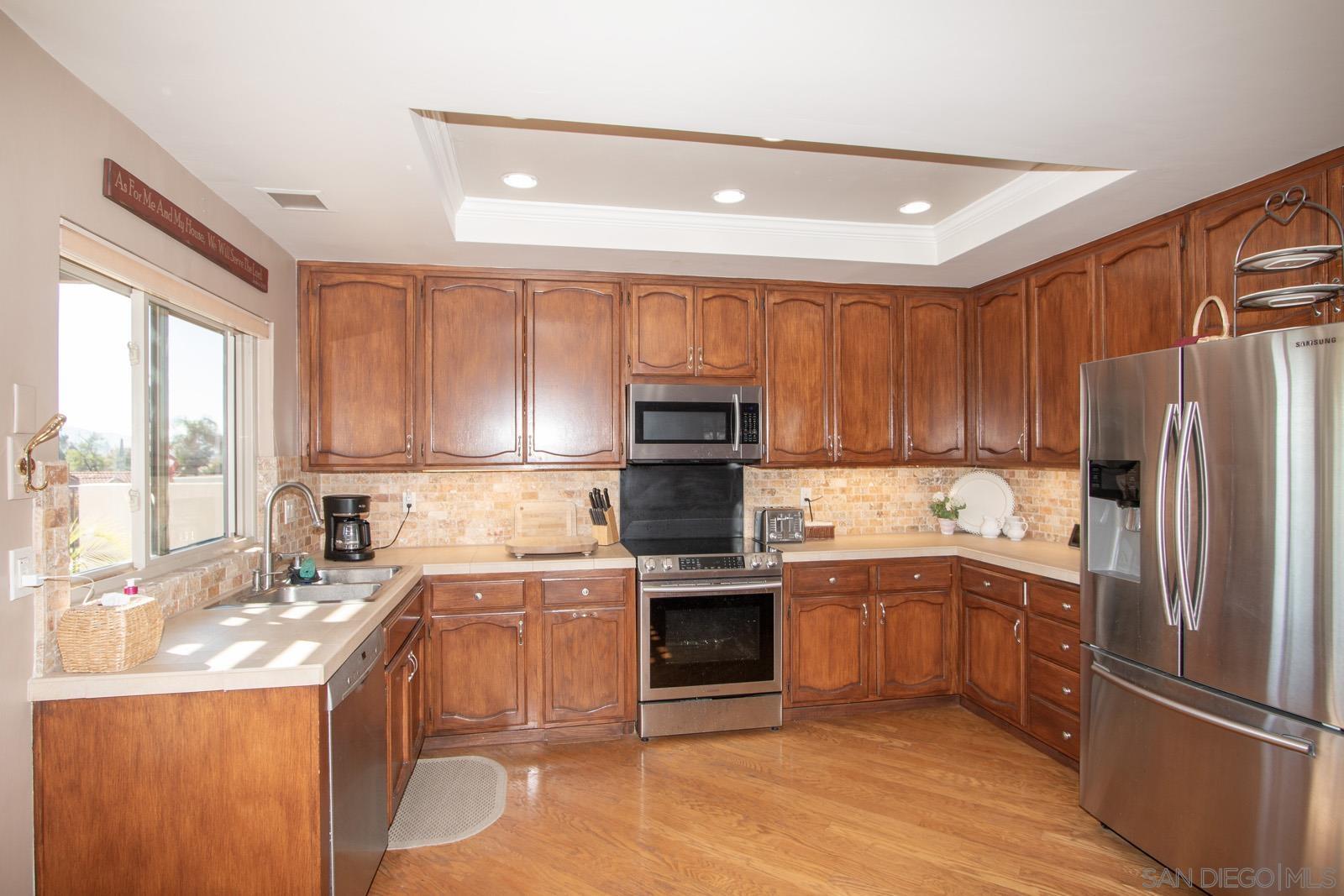 Detail Gallery Image 15 of 46 For 12911  Caminto Dosamantes, San Diego,  CA 92128 - 3 Beds | 2 Baths