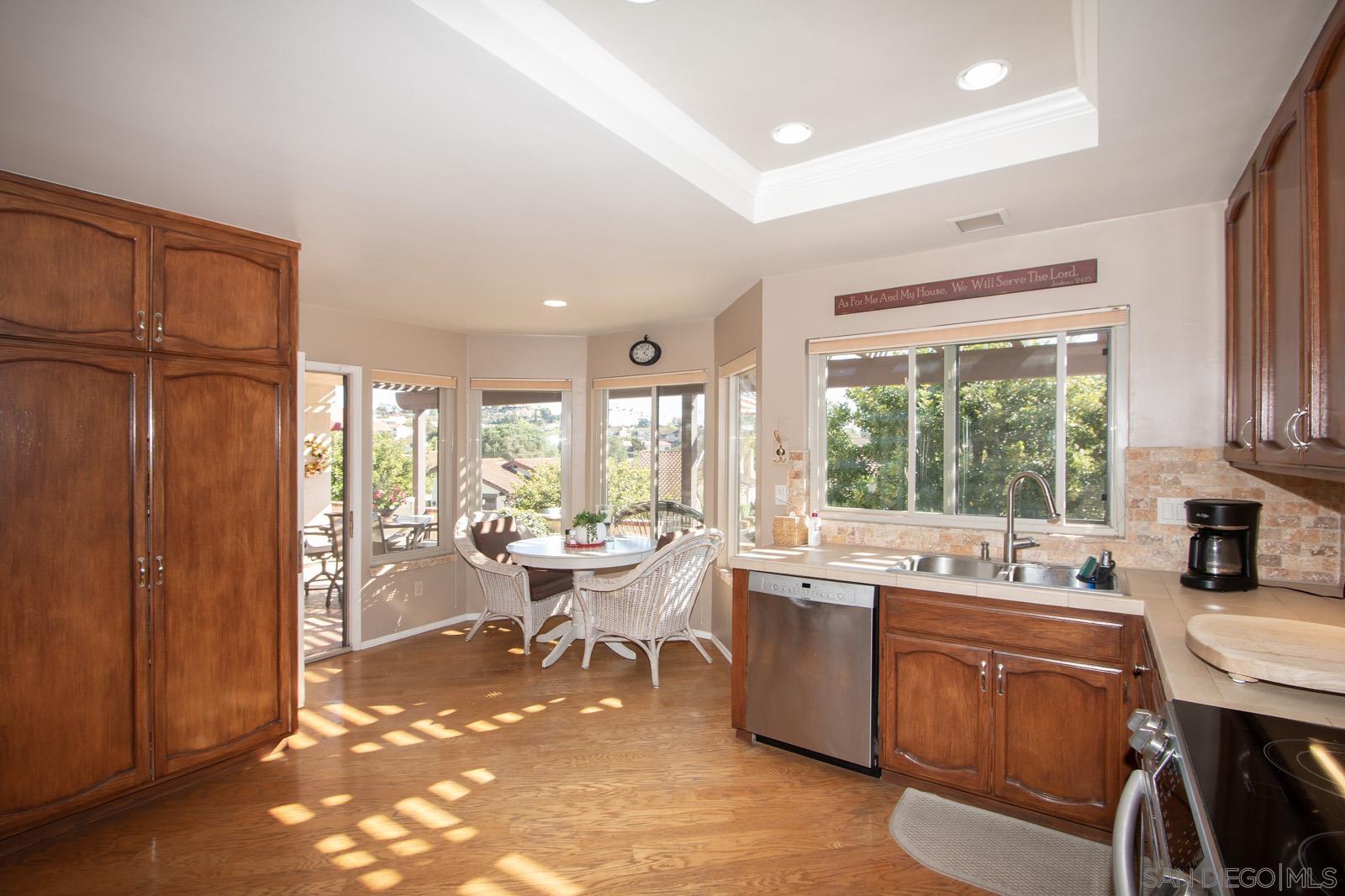 Detail Gallery Image 16 of 46 For 12911  Caminto Dosamantes, San Diego,  CA 92128 - 3 Beds | 2 Baths