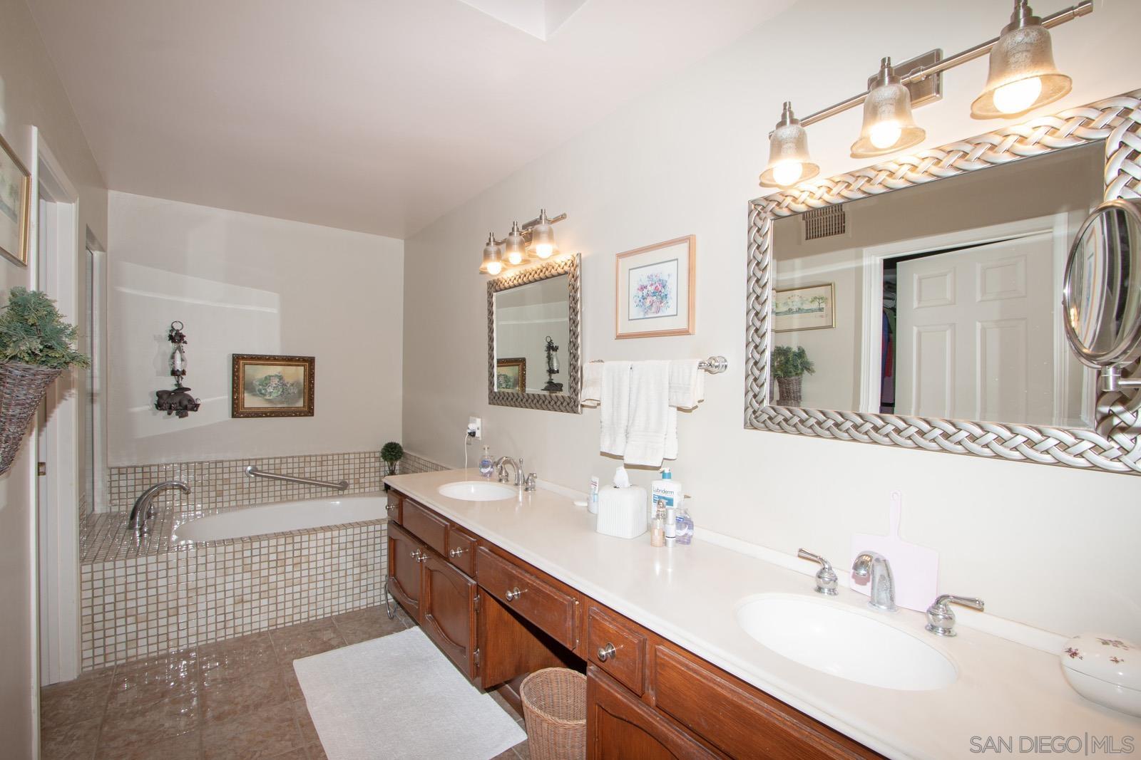 Detail Gallery Image 24 of 46 For 12911  Caminto Dosamantes, San Diego,  CA 92128 - 3 Beds | 2 Baths