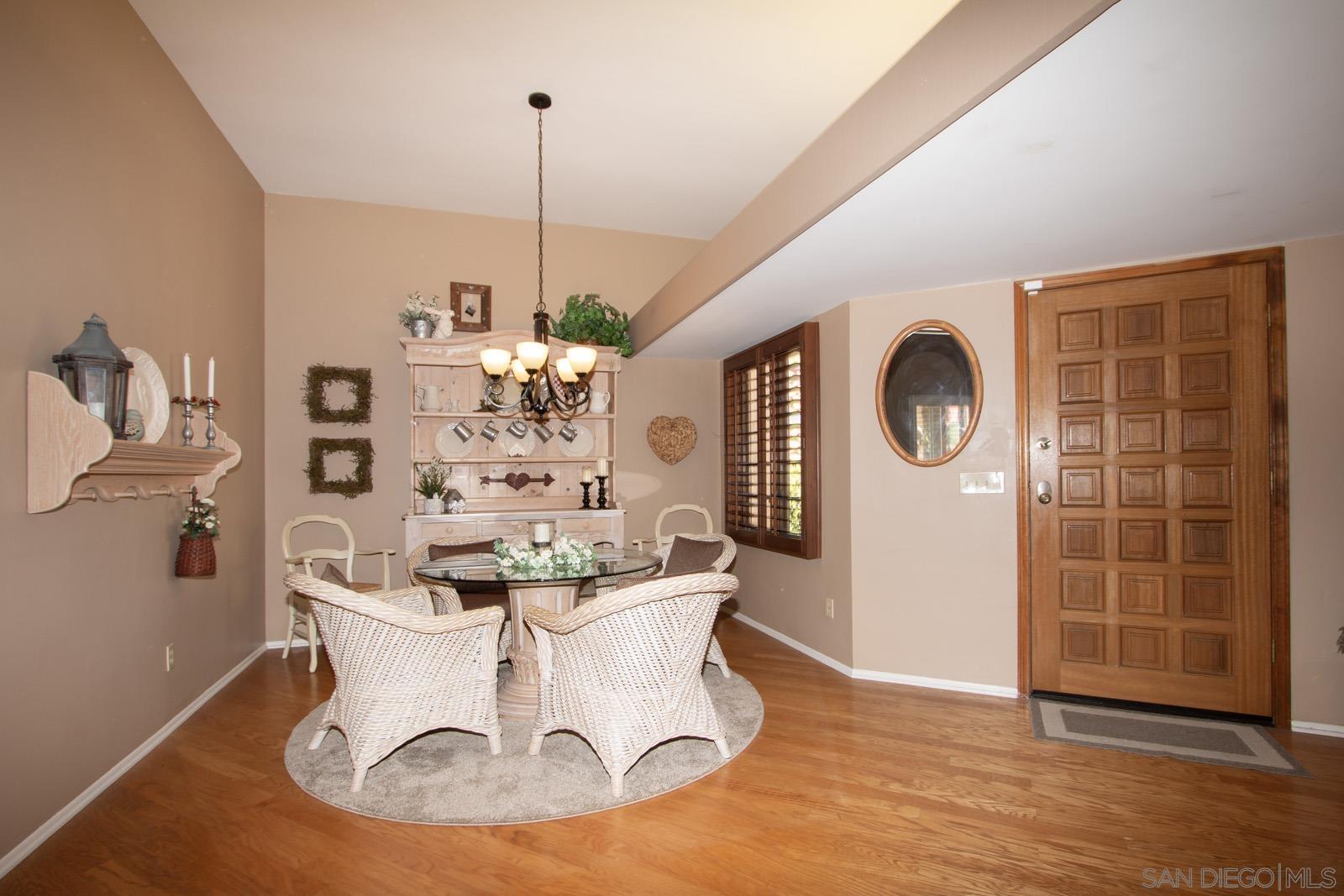 Detail Gallery Image 7 of 46 For 12911  Caminto Dosamantes, San Diego,  CA 92128 - 3 Beds | 2 Baths