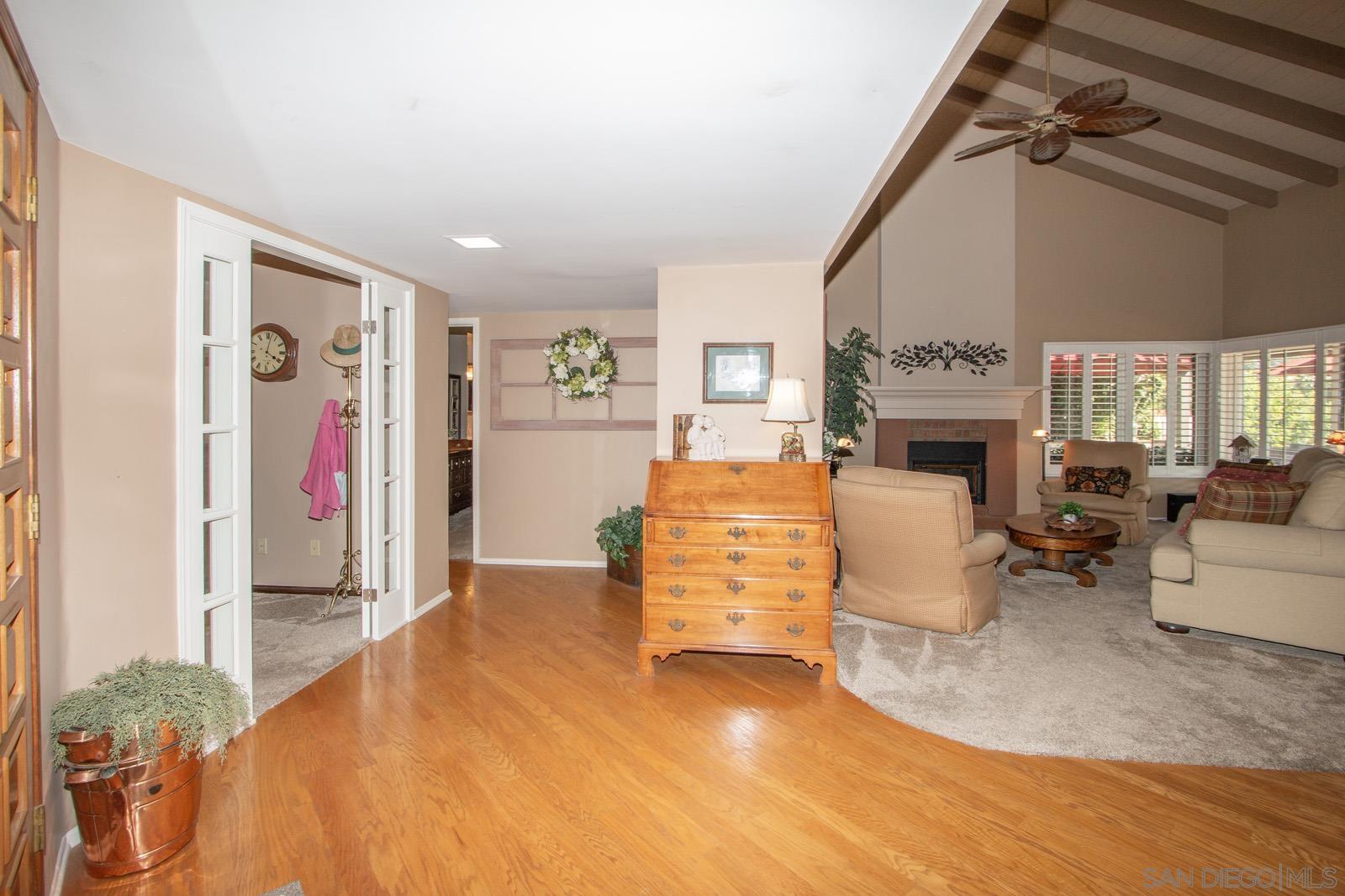 Detail Gallery Image 8 of 46 For 12911  Caminto Dosamantes, San Diego,  CA 92128 - 3 Beds | 2 Baths