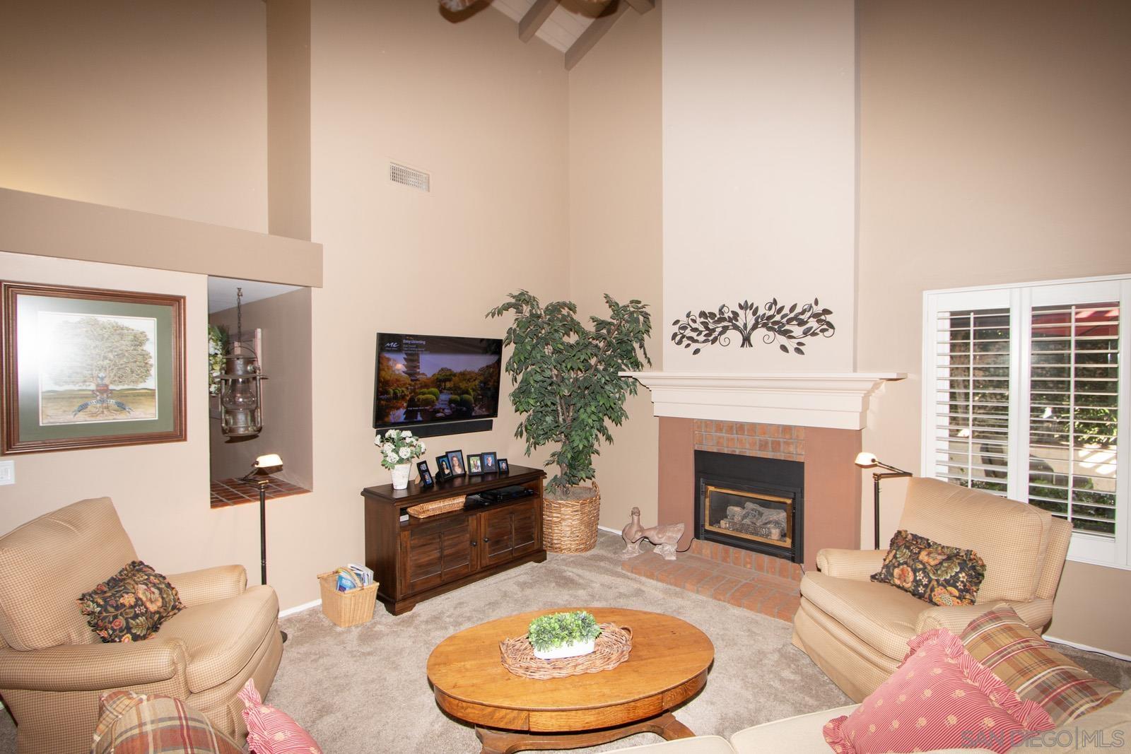 Detail Gallery Image 9 of 46 For 12911  Caminto Dosamantes, San Diego,  CA 92128 - 3 Beds | 2 Baths