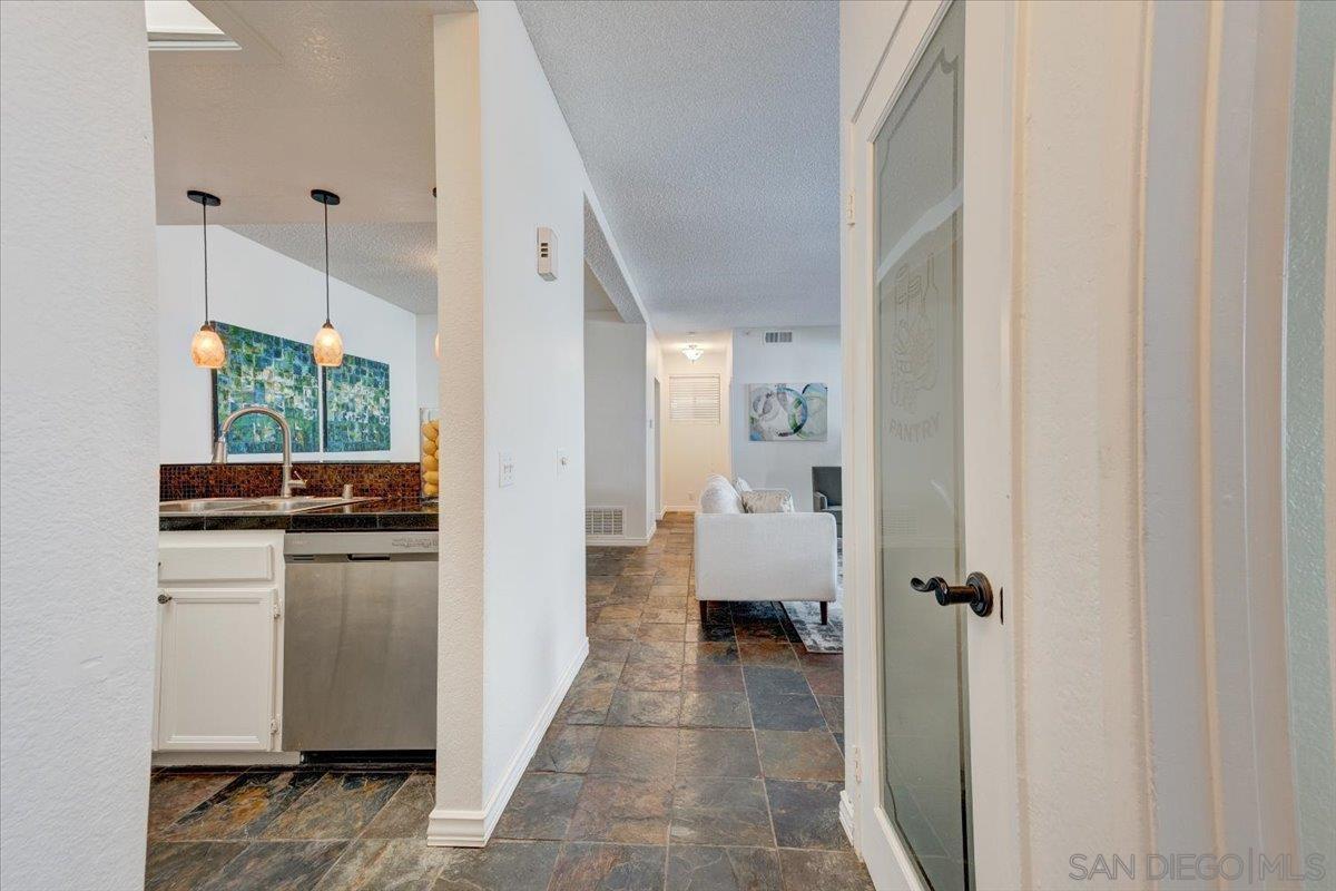 Detail Gallery Image 5 of 43 For 2232  River Run Dr  #198,  San Diego,  CA 92108 - 2 Beds | 2 Baths