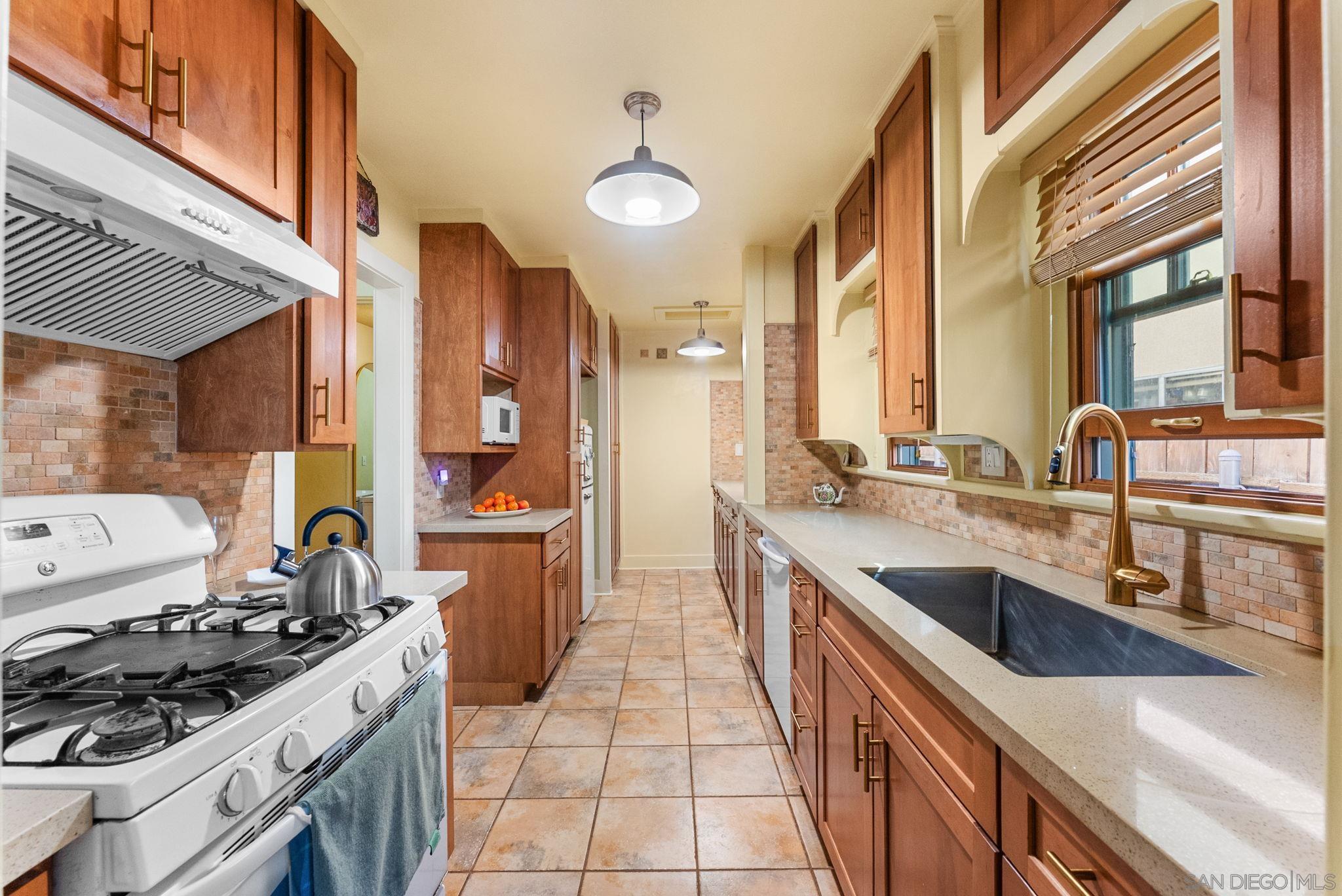 Detail Gallery Image 7 of 48 For 4621  Alabama St, San Diego,  CA 92116 - 4 Beds | 4 Baths