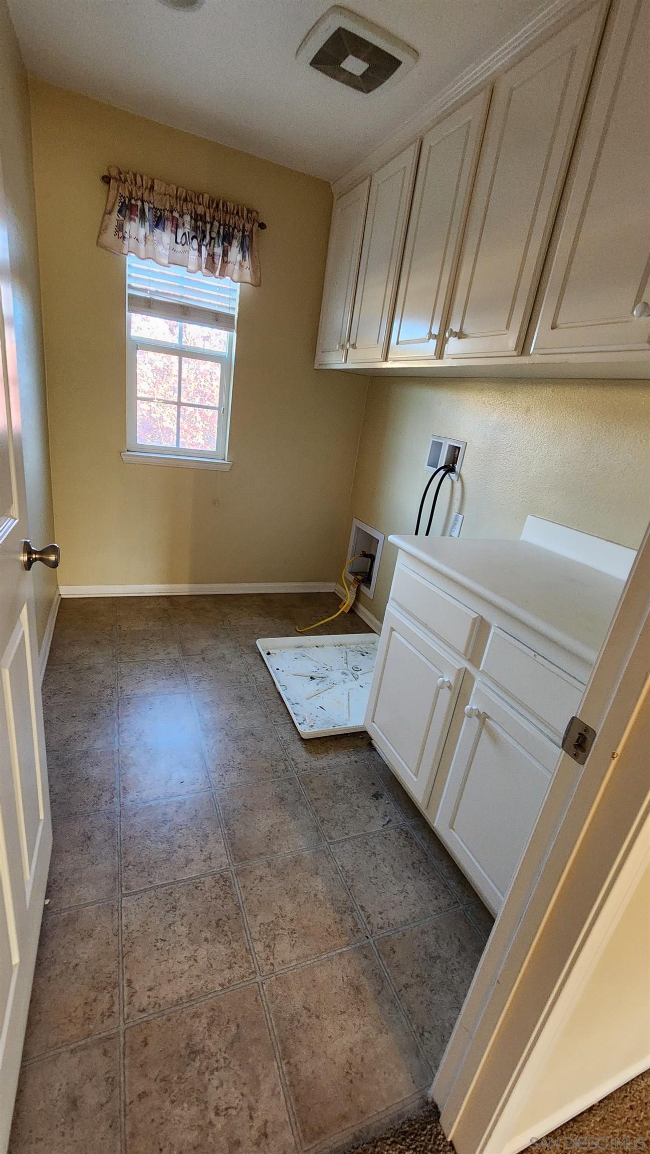 Detail Gallery Image 11 of 19 For 28301  Sunrise Skies, Sun City,  CA 92585 - 3 Beds | 2/1 Baths