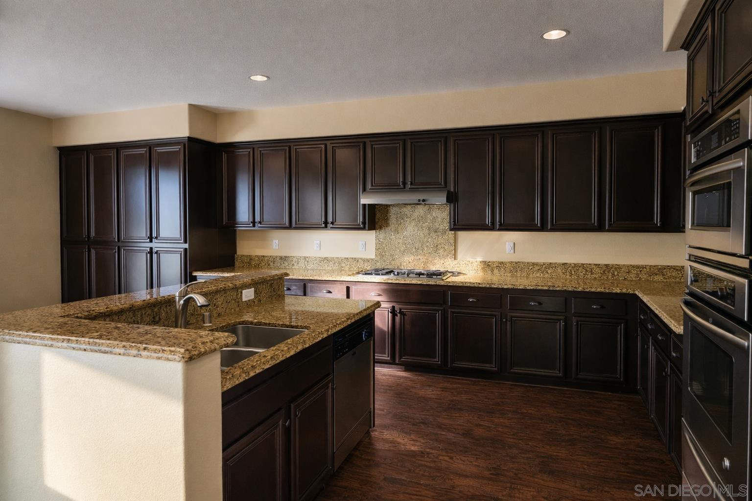 Detail Gallery Image 4 of 9 For 28301  Sunrise Skies, Sun City,  CA 92585 - 3 Beds | 2/1 Baths