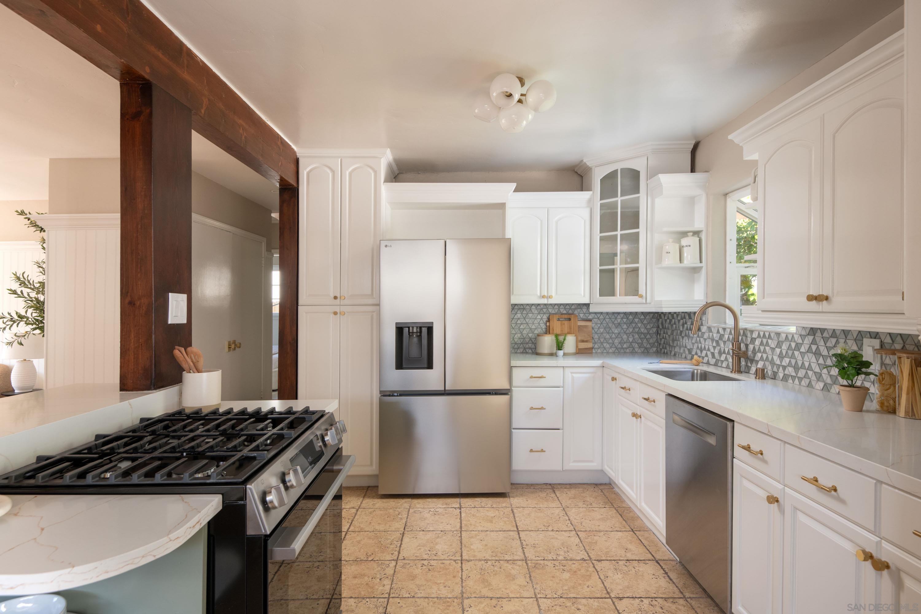 Detail Gallery Image 5 of 42 For 2711 N Arroyo Drive, San Diego,  CA 92103 - 3 Beds | 2 Baths