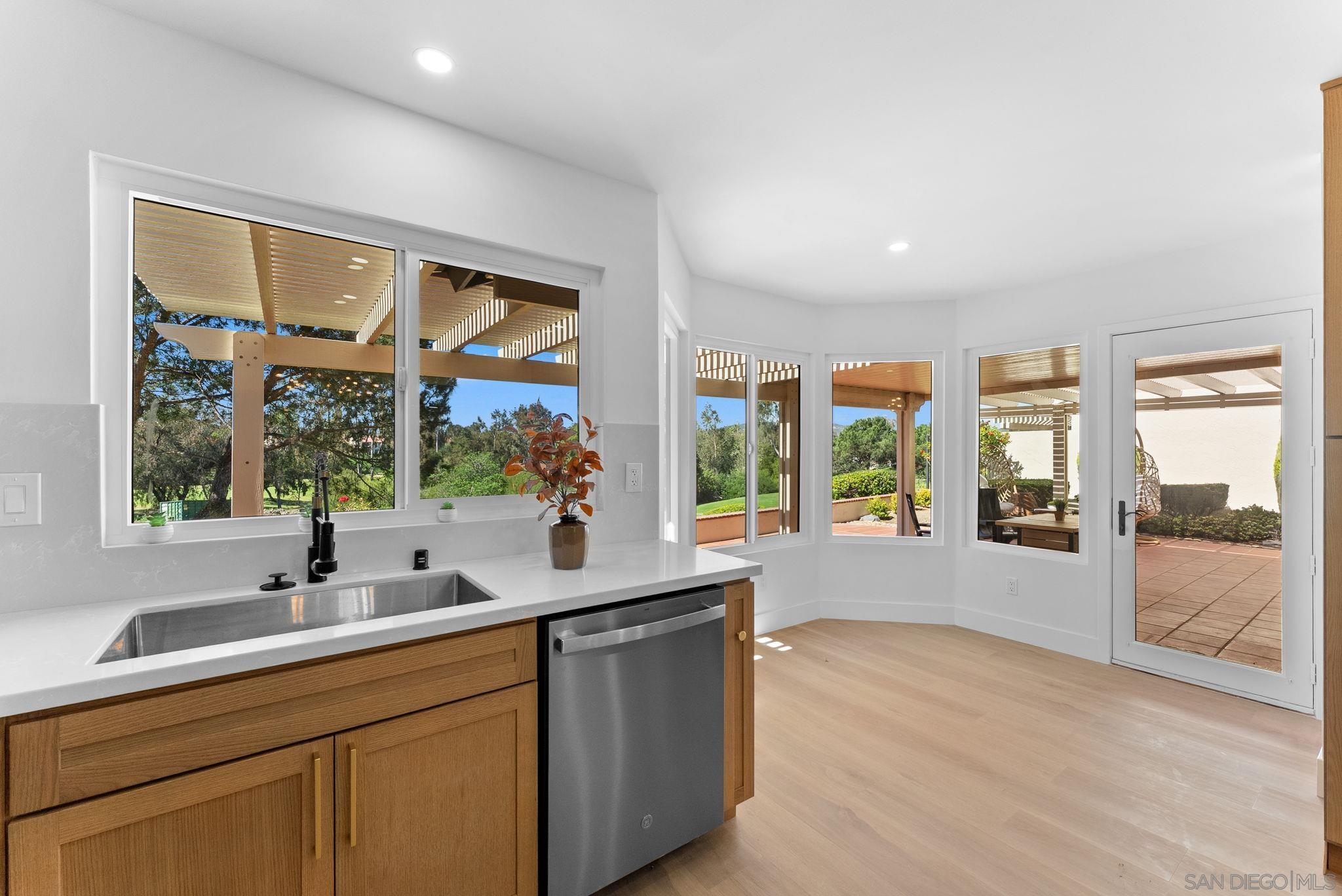 Detail Gallery Image 11 of 46 For 18038  Caminito Balata, San Diego,  CA 92128 - 3 Beds | 2 Baths