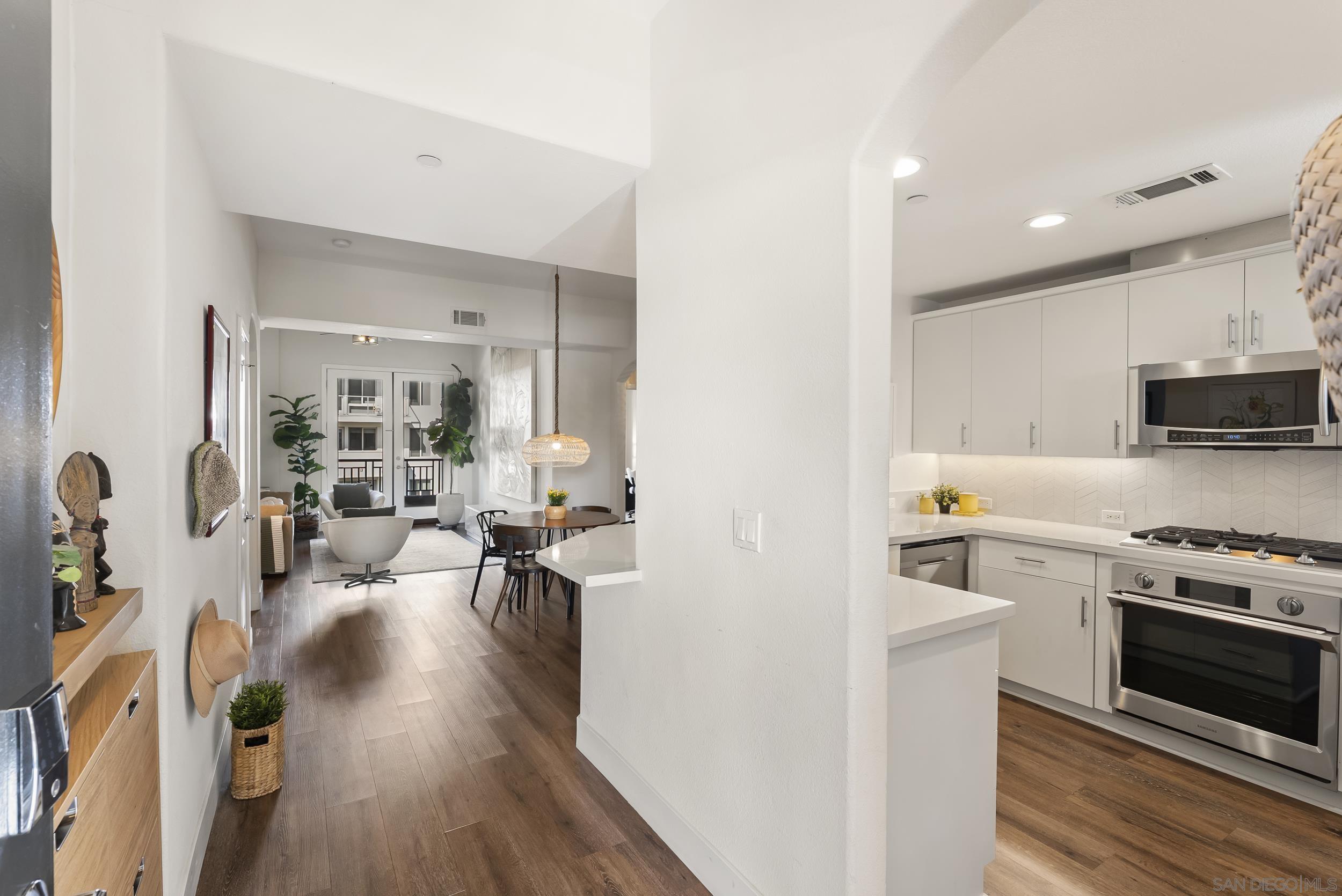 Detail Gallery Image 5 of 50 For 3275  5th Ave  #404,  San Diego,  CA 92103 - 2 Beds | 2 Baths