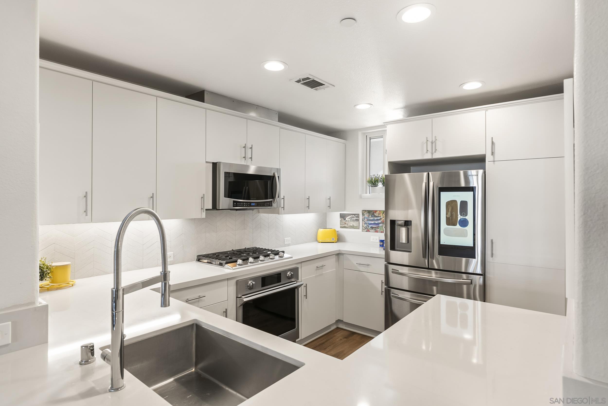 Detail Gallery Image 9 of 50 For 3275  5th Ave  #404,  San Diego,  CA 92103 - 2 Beds | 2 Baths