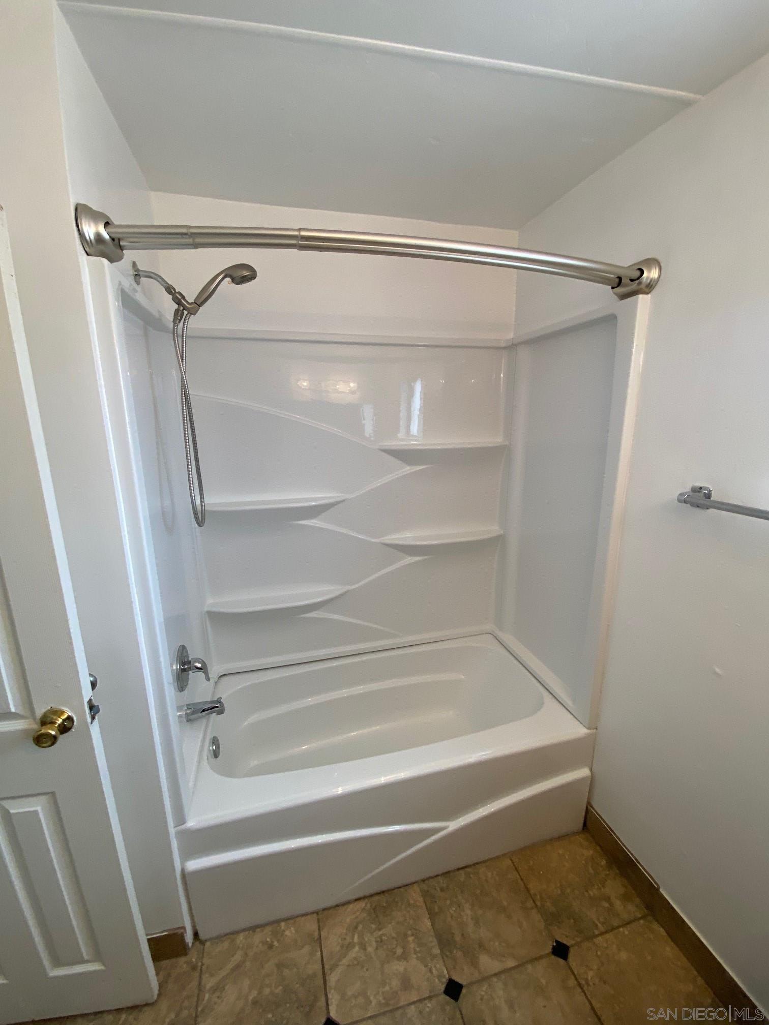 Detail Gallery Image 14 of 17 For 864  Glencoe Dr, San Diego,  CA 92114 - 3 Beds | 2 Baths