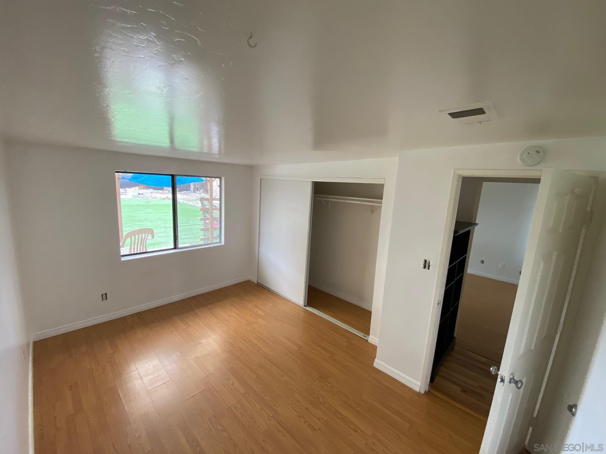 Detail Gallery Image 3 of 17 For 864  Glencoe Dr, San Diego,  CA 92114 - 3 Beds | 2 Baths