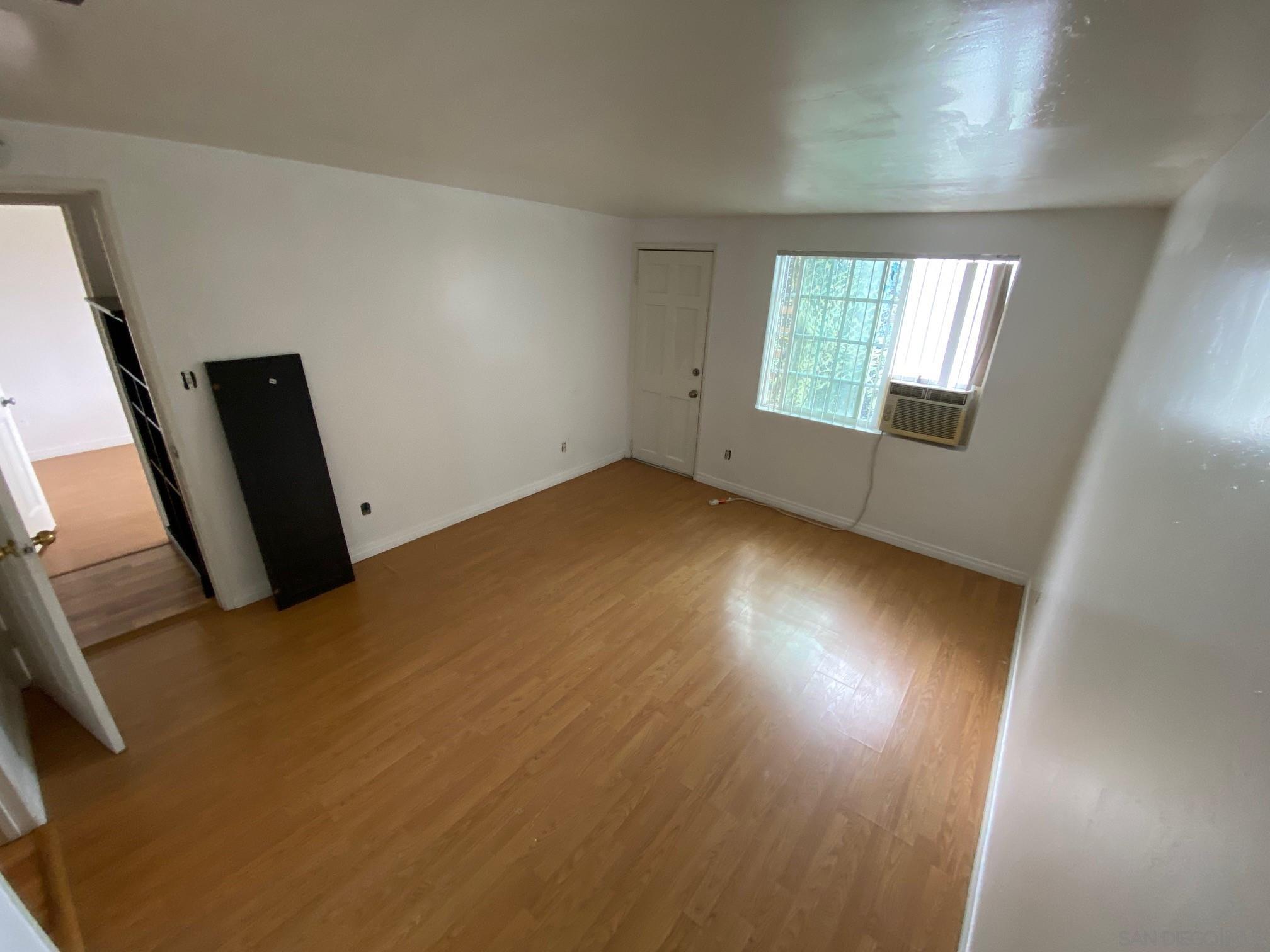 Detail Gallery Image 4 of 17 For 864  Glencoe Dr, San Diego,  CA 92114 - 3 Beds | 2 Baths