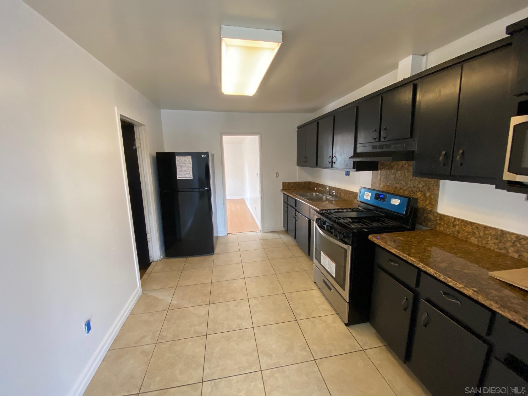 Detail Gallery Image 6 of 17 For 864  Glencoe Dr, San Diego,  CA 92114 - 3 Beds | 2 Baths