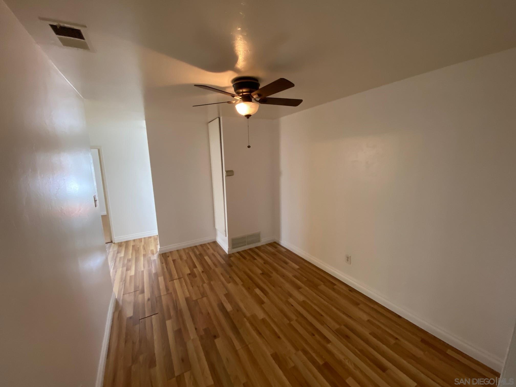 Detail Gallery Image 10 of 17 For 864  Glencoe Dr, San Diego,  CA 92114 - 3 Beds | 2 Baths