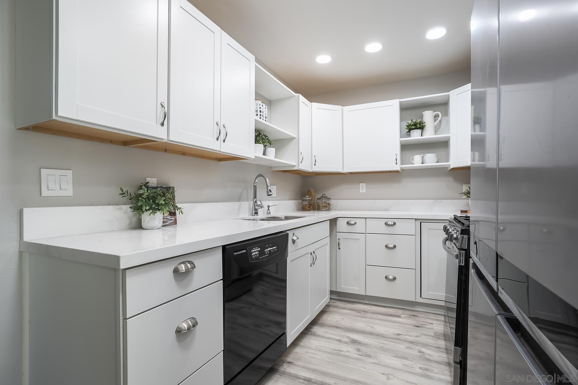 Detail Gallery Image 21 of 56 For 4242  Loma Riviera, San Diego,  CA 92110 - 3 Beds | 2 Baths